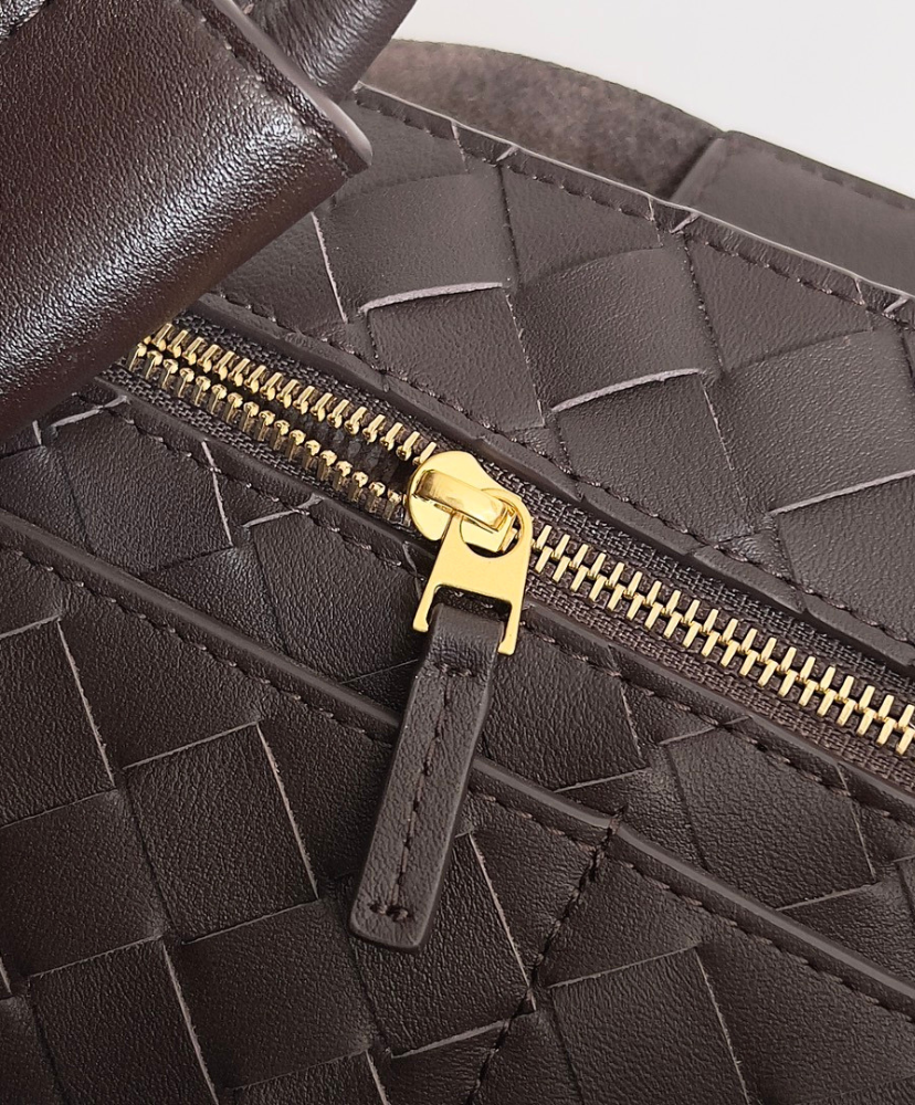 Andiamo Medium Leather Tote