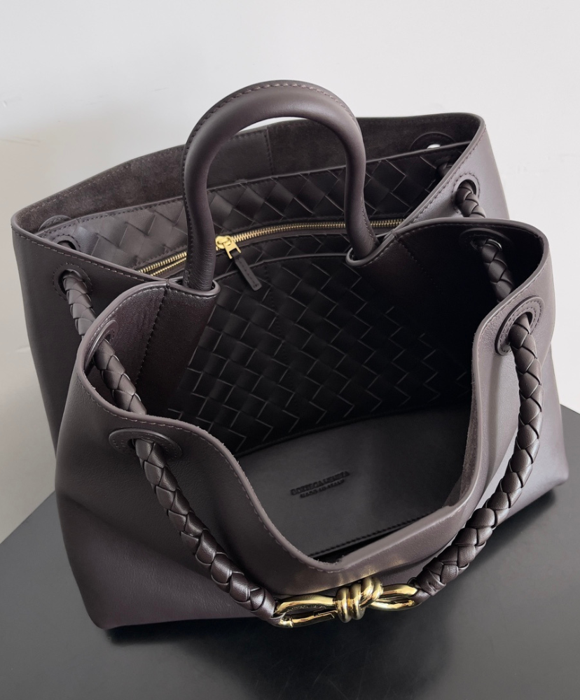 Andiamo Medium Leather Tote