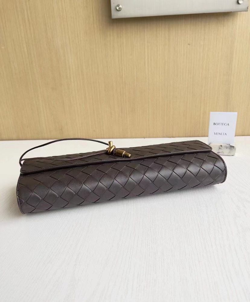 Andiamo Long Small Leather Clutch
