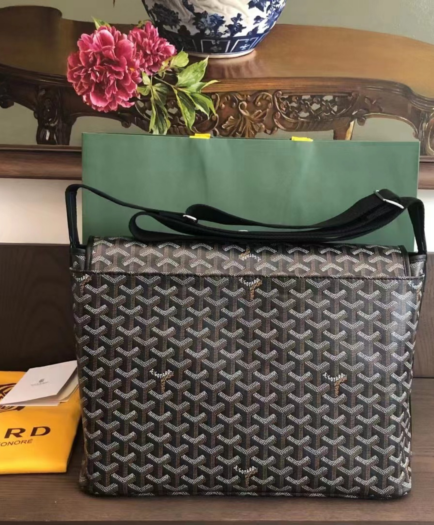 Capetien MM Messenger Bag