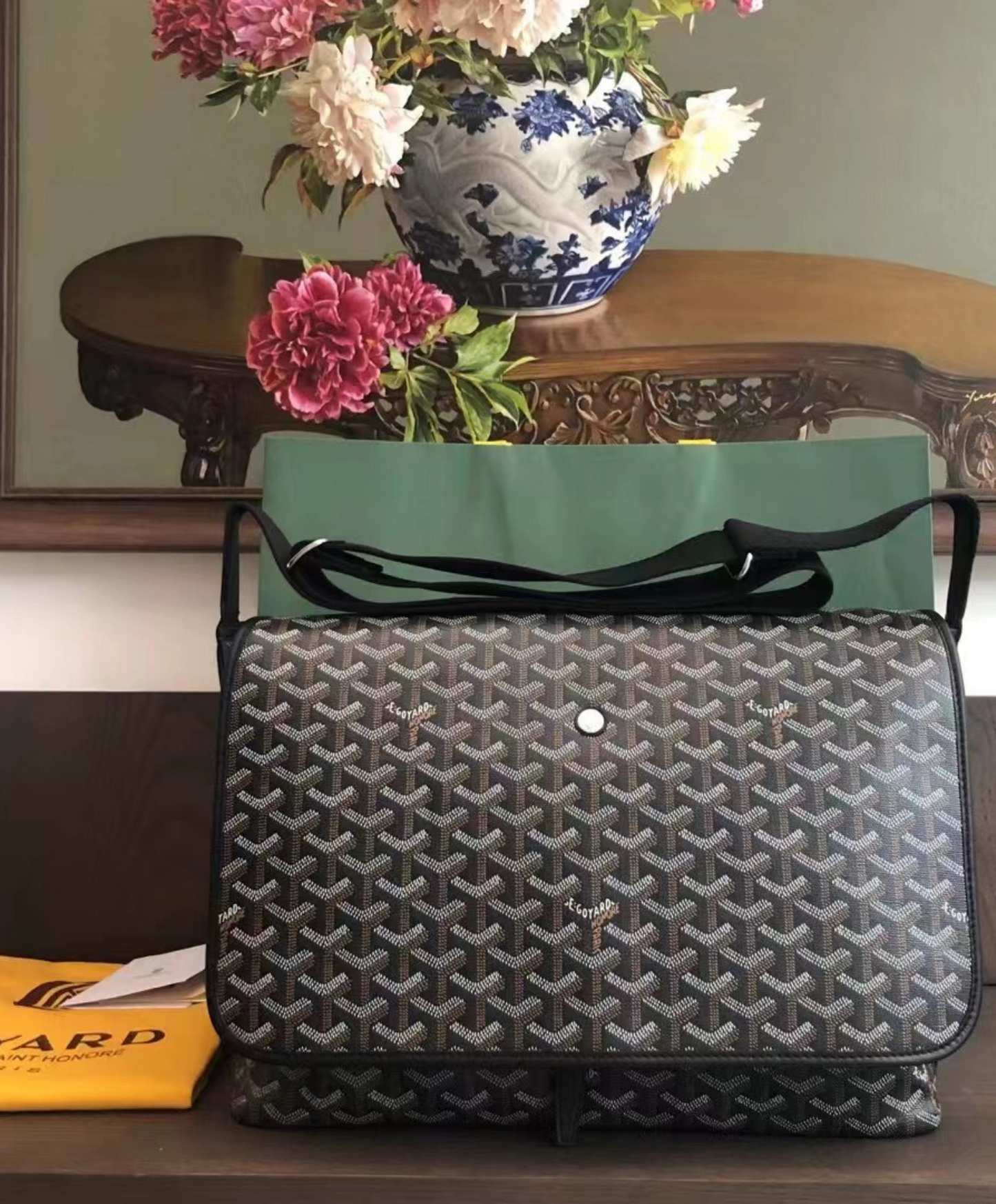 Capetien MM Messenger Bag