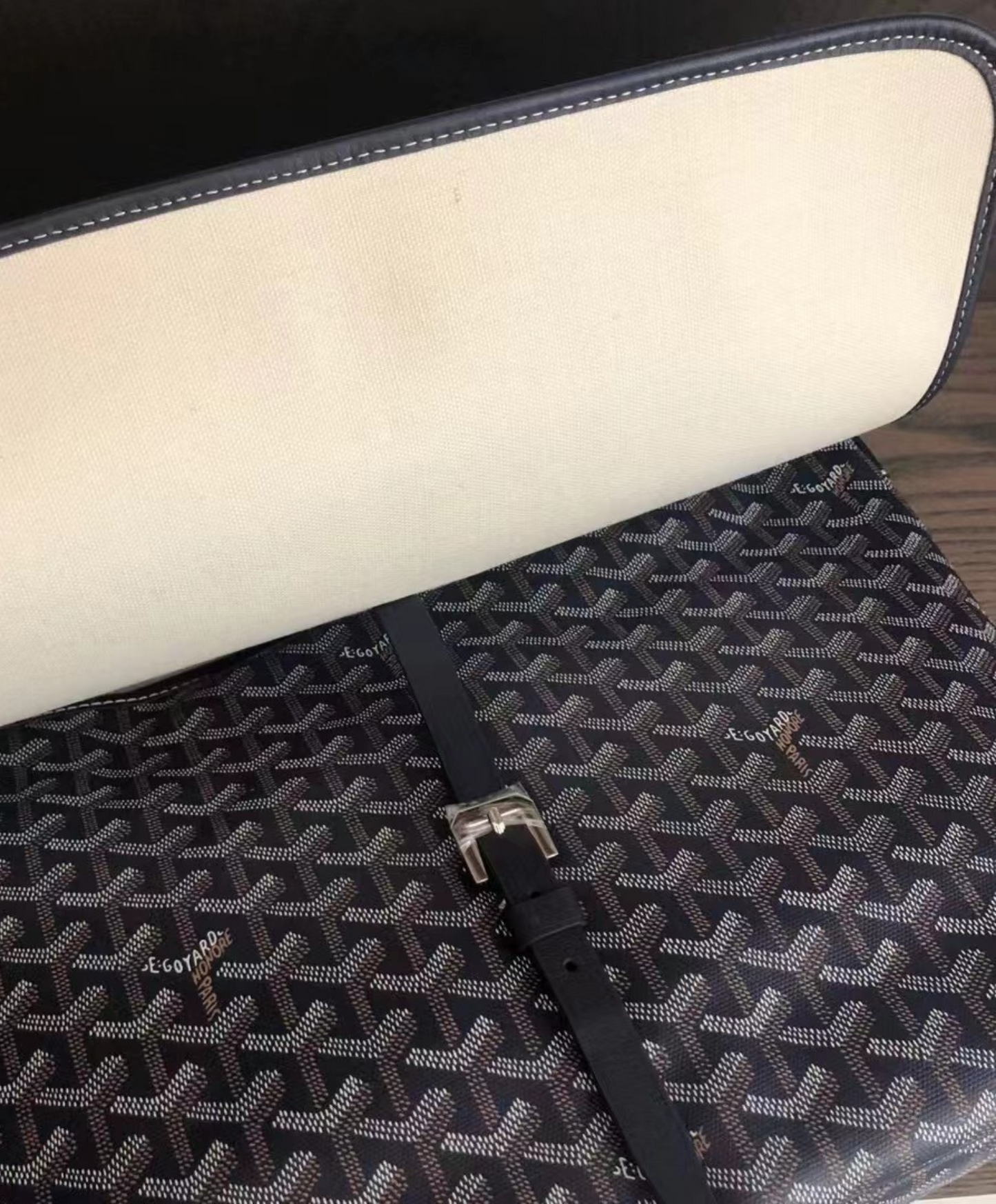 Capetien MM Messenger Bag