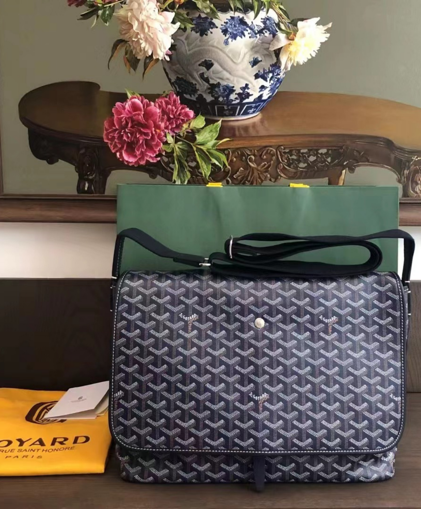 Capetien MM Messenger Bag