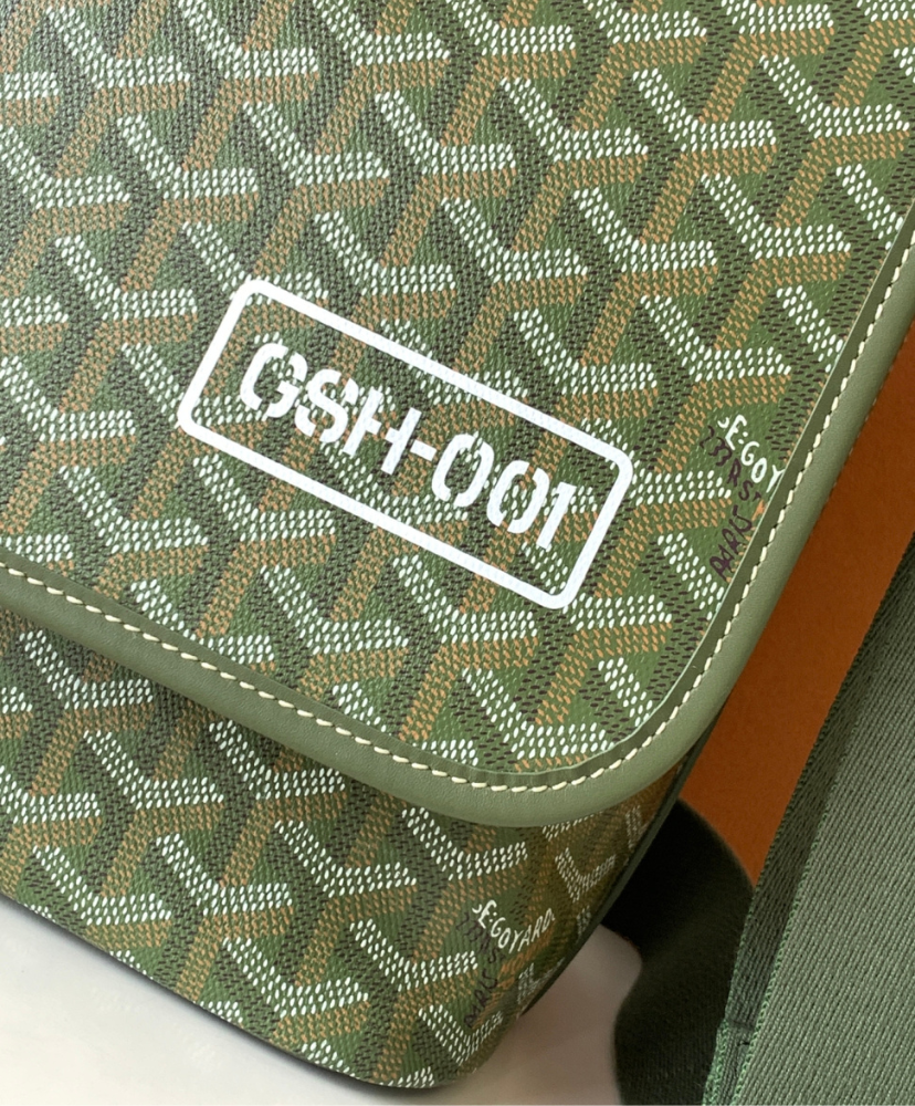 Capetien MM Messenger Bag