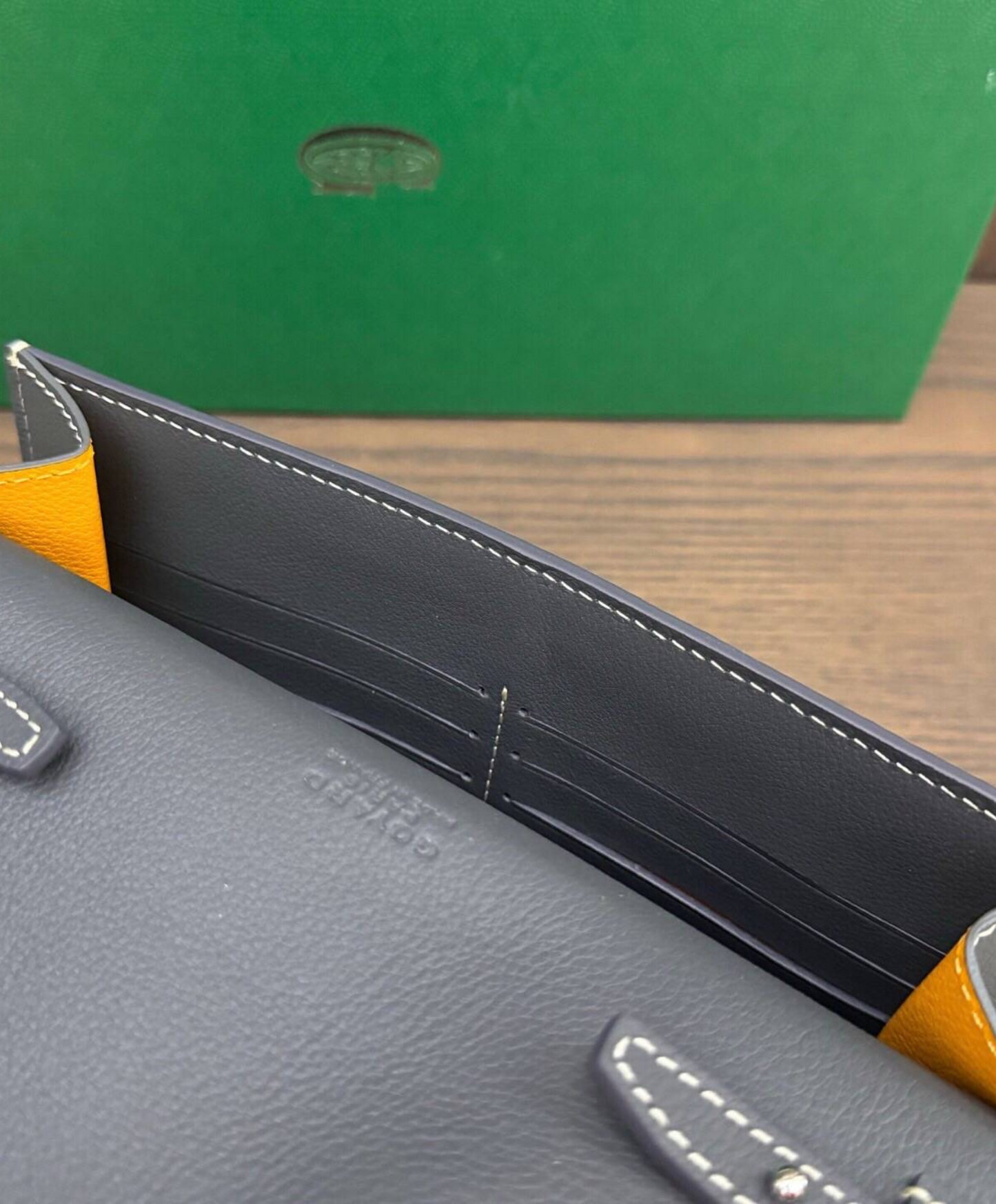 Chypre Wallet-Pouch