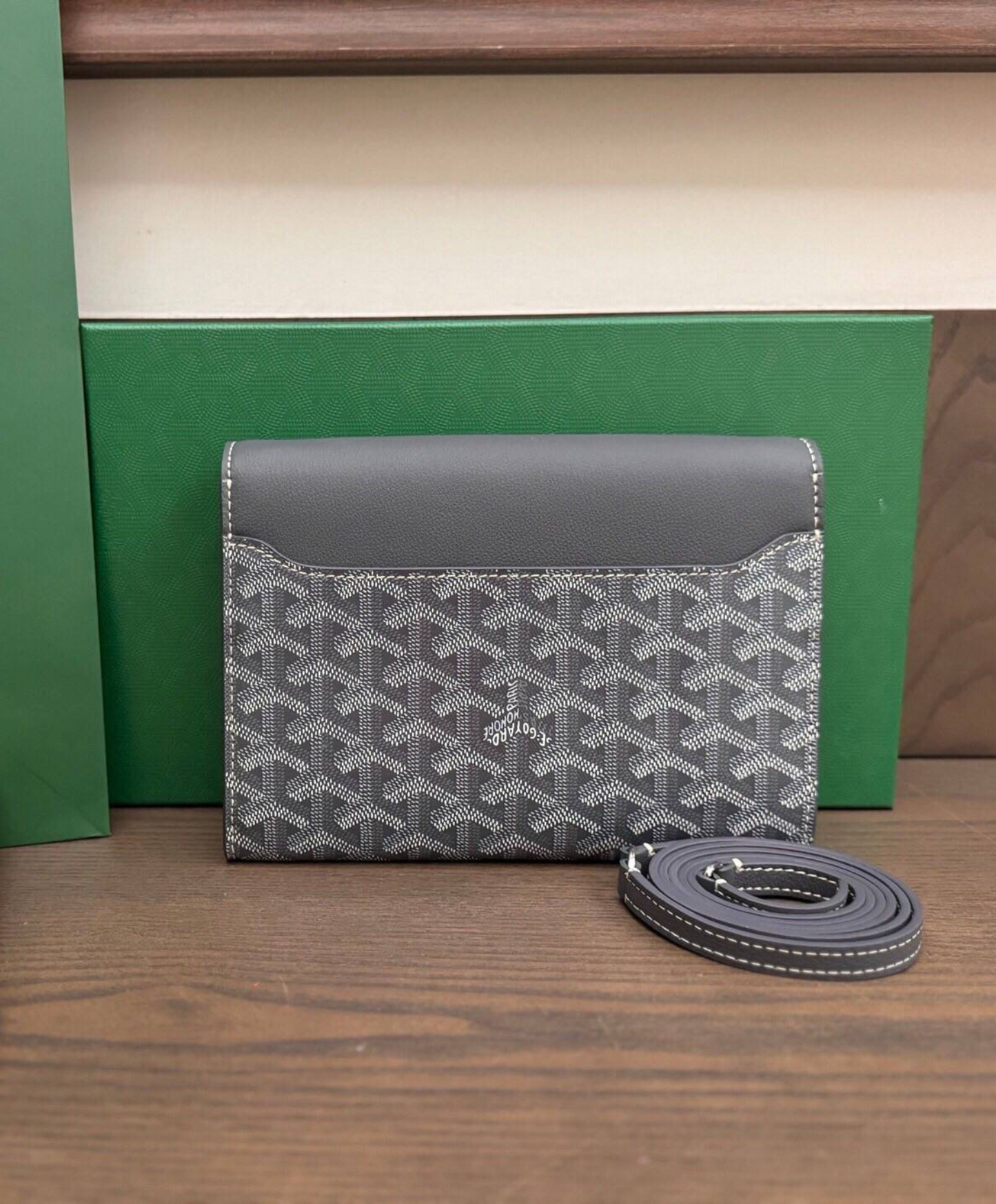 Chypre Wallet-Pouch