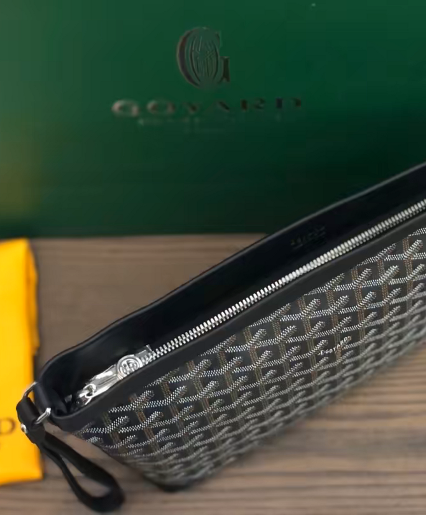 Conti Pouch