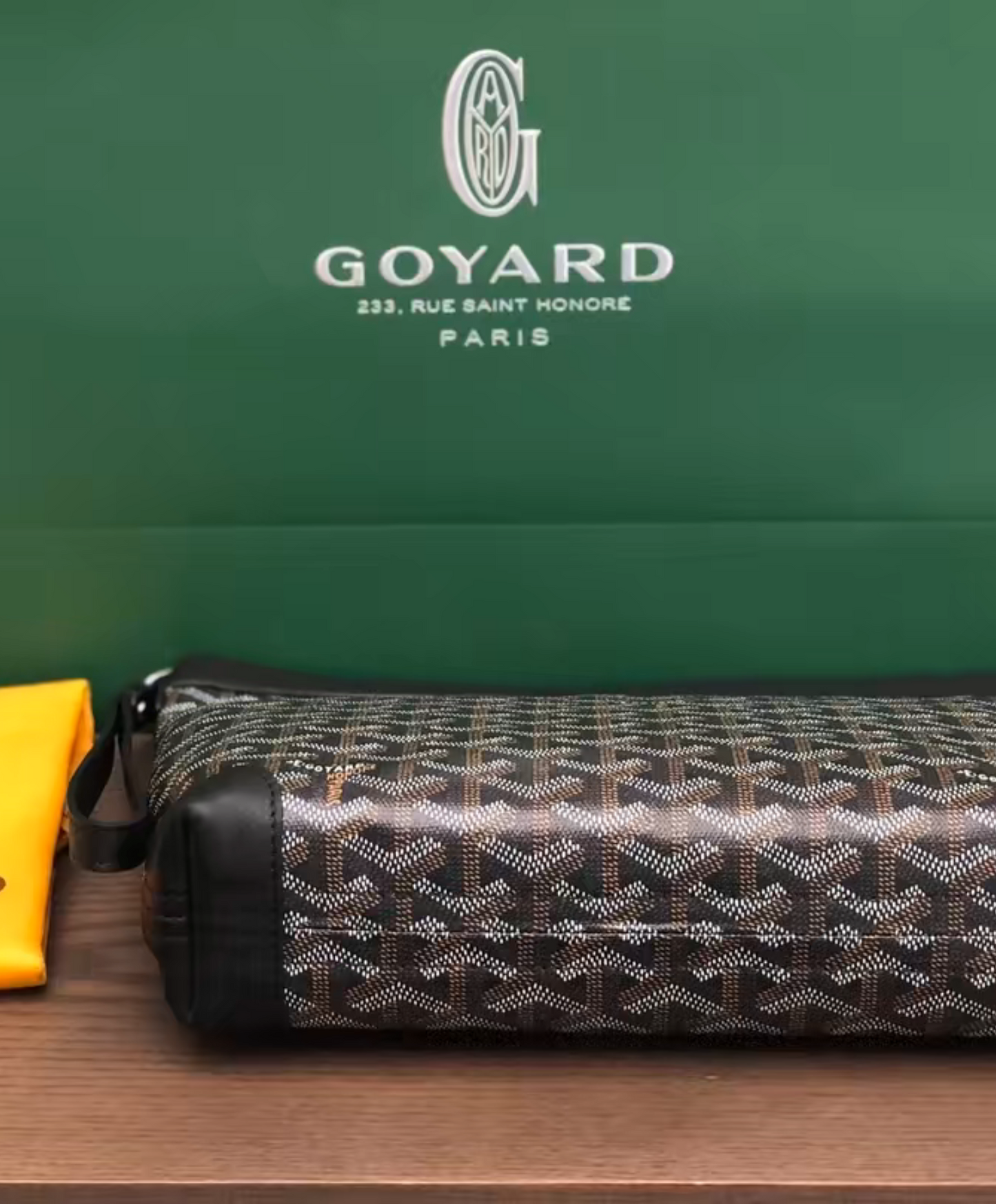 Conti Pouch