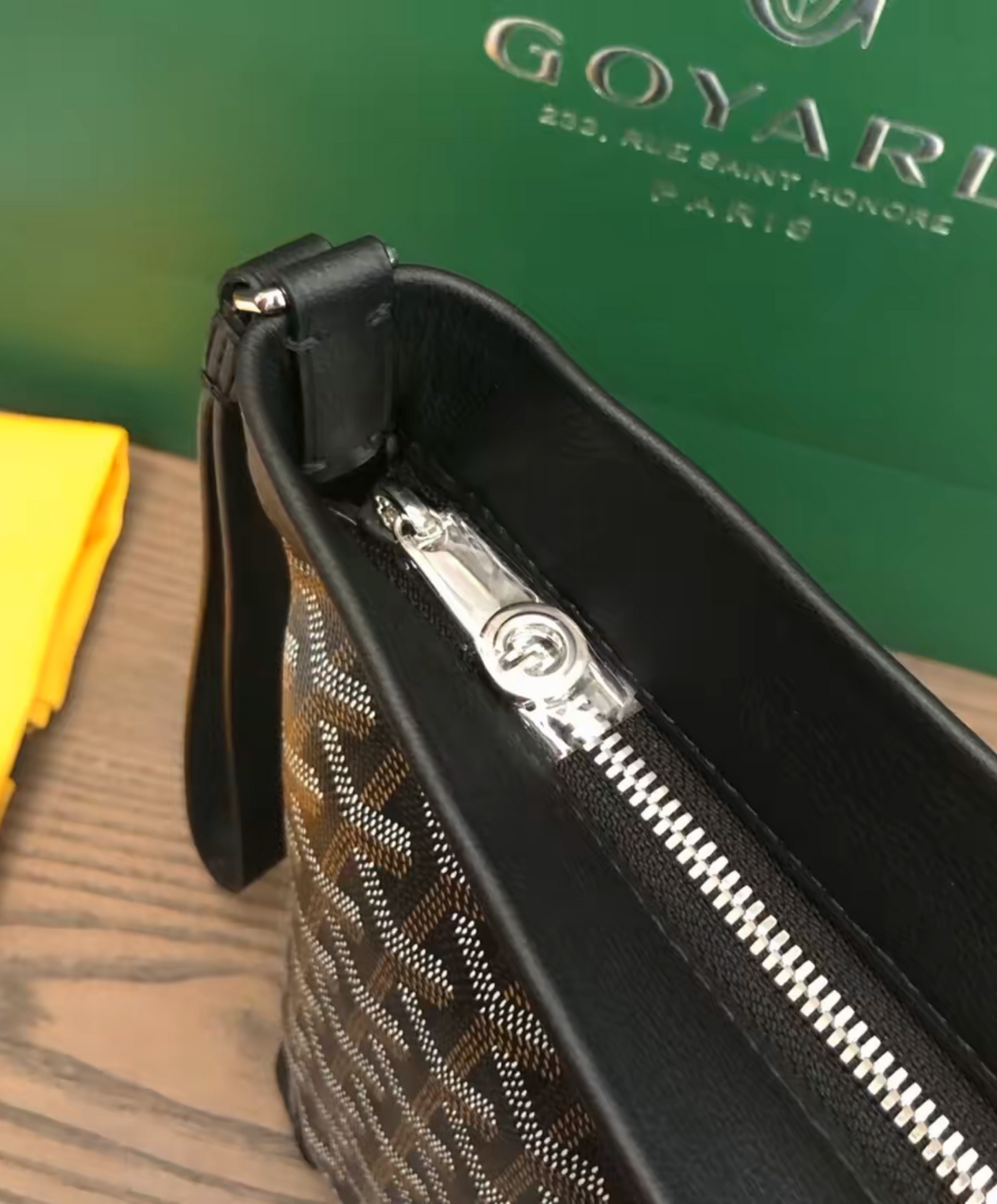 Conti Pouch