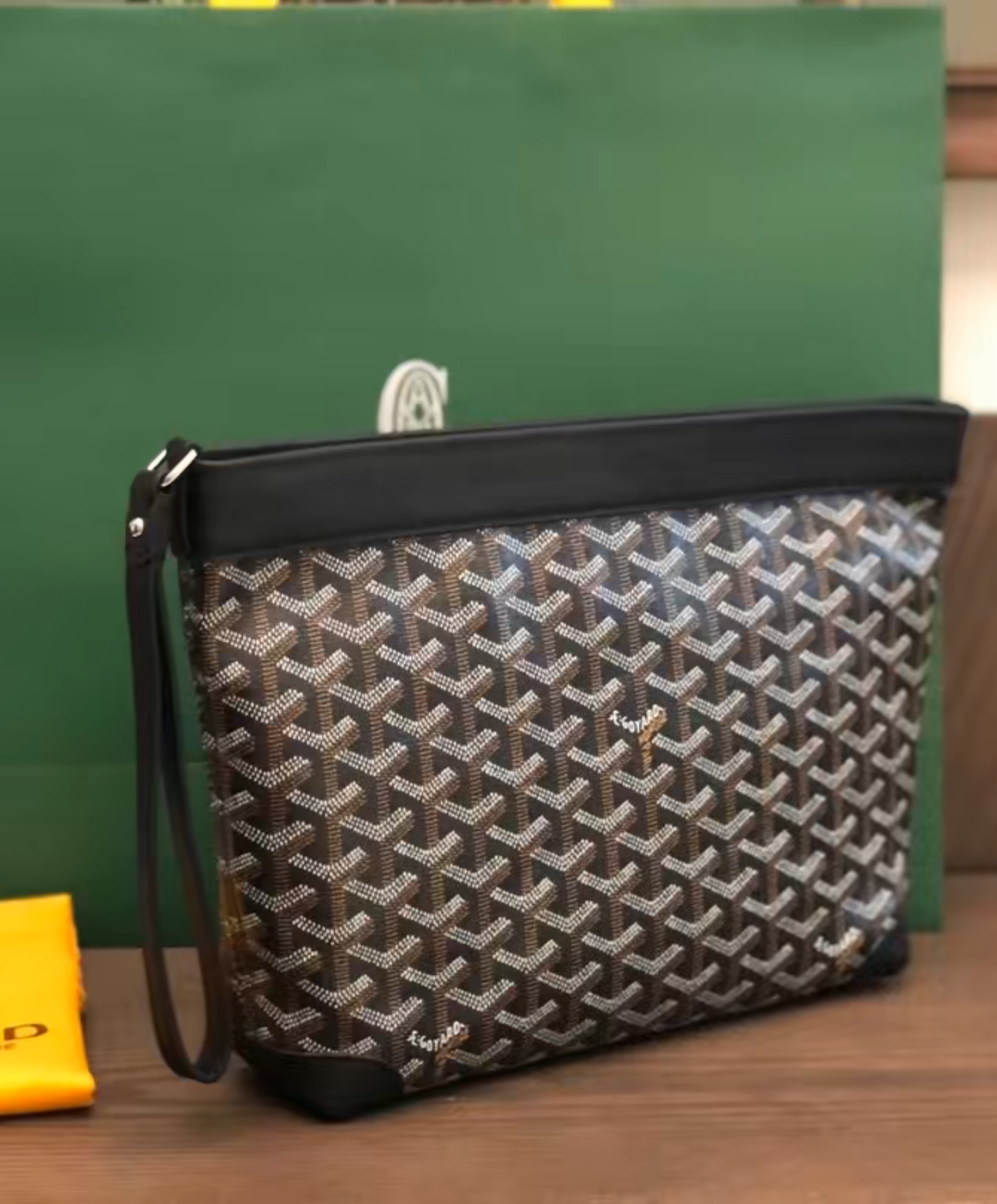 Conti Pouch