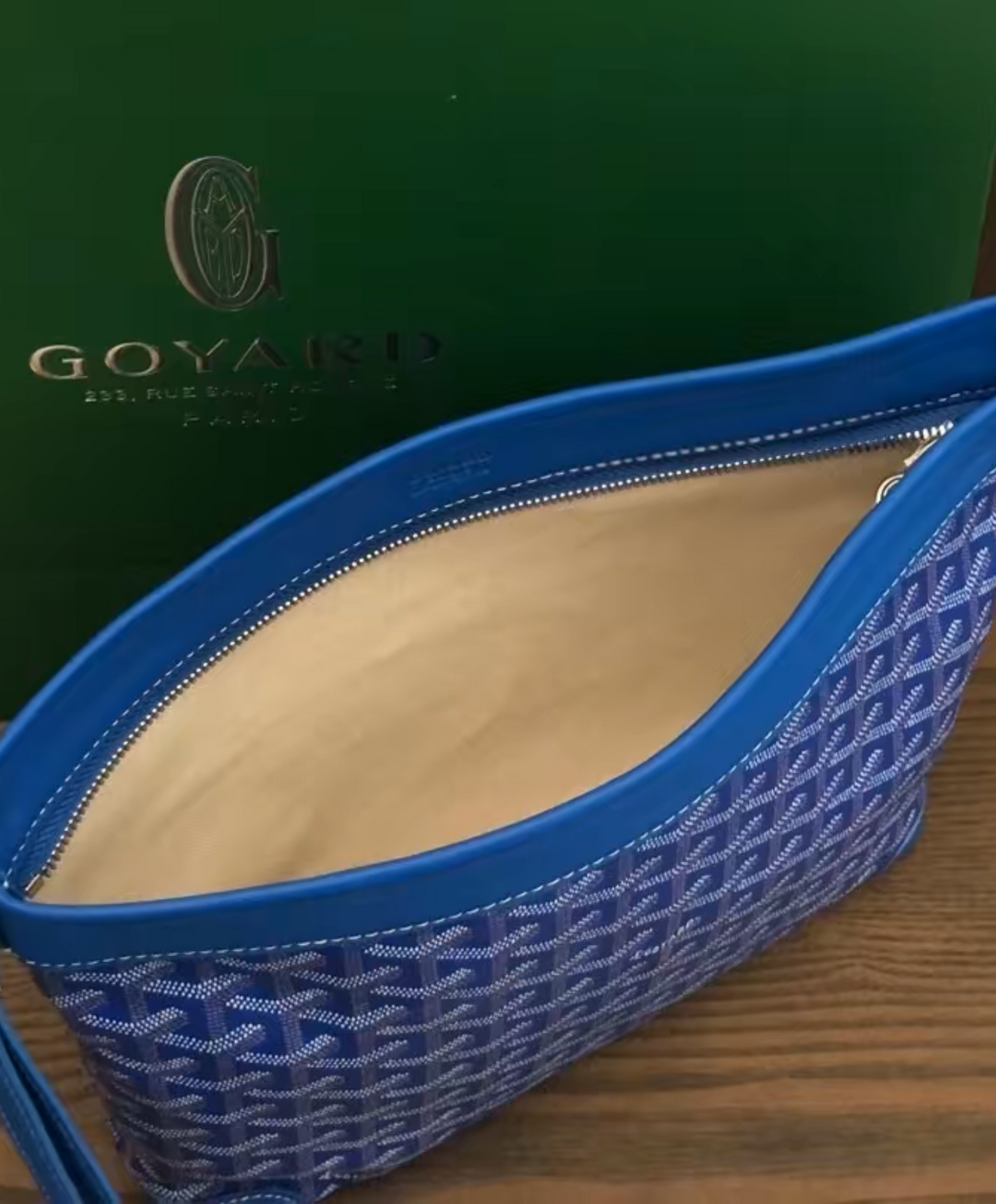 Conti Pouch