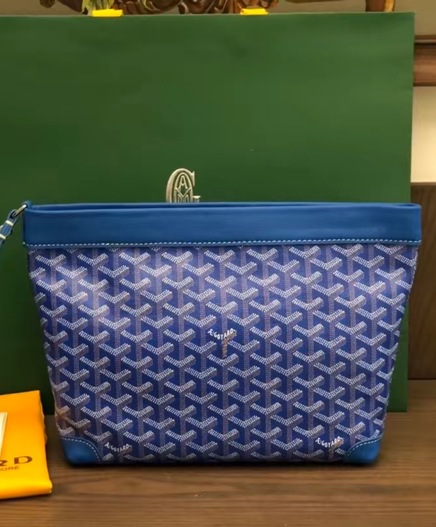 Conti Pouch