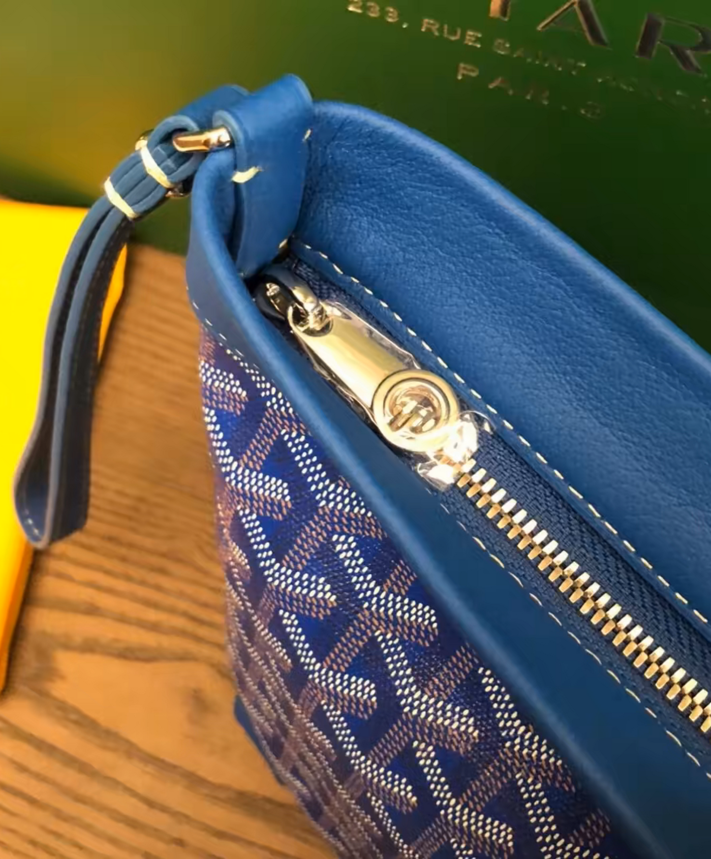 Conti Pouch