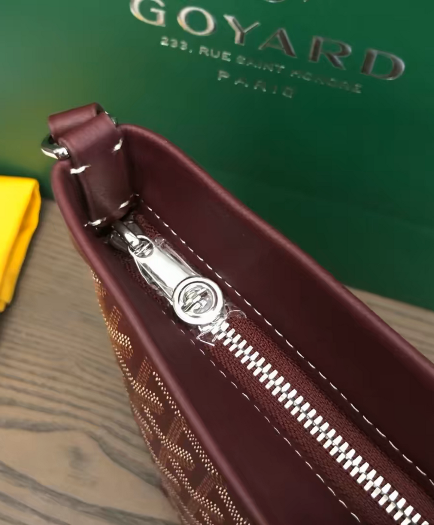Conti Pouch