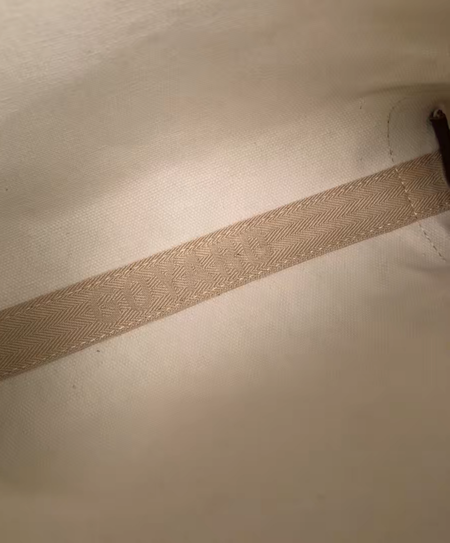 Conti Pouch