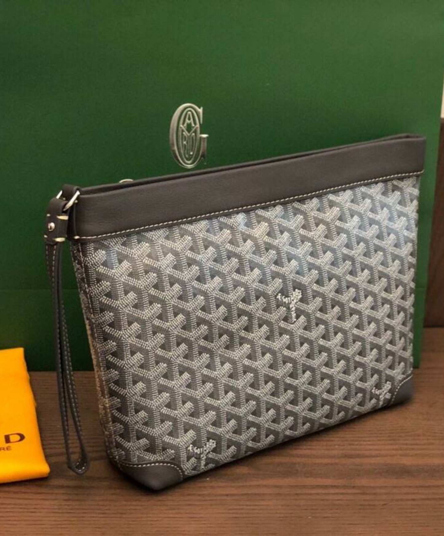 Conti Pouch