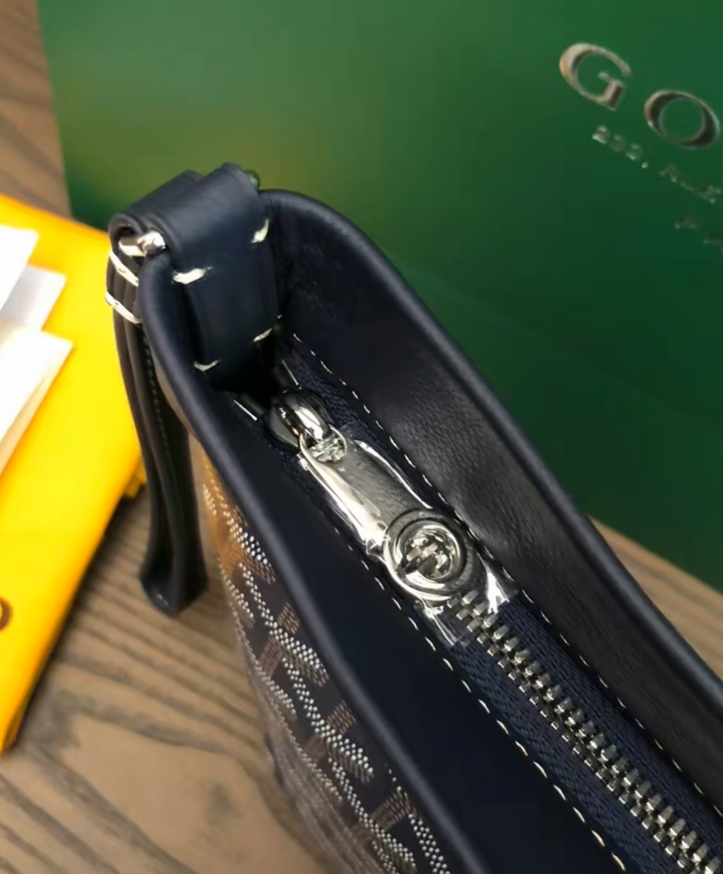 Conti Pouch
