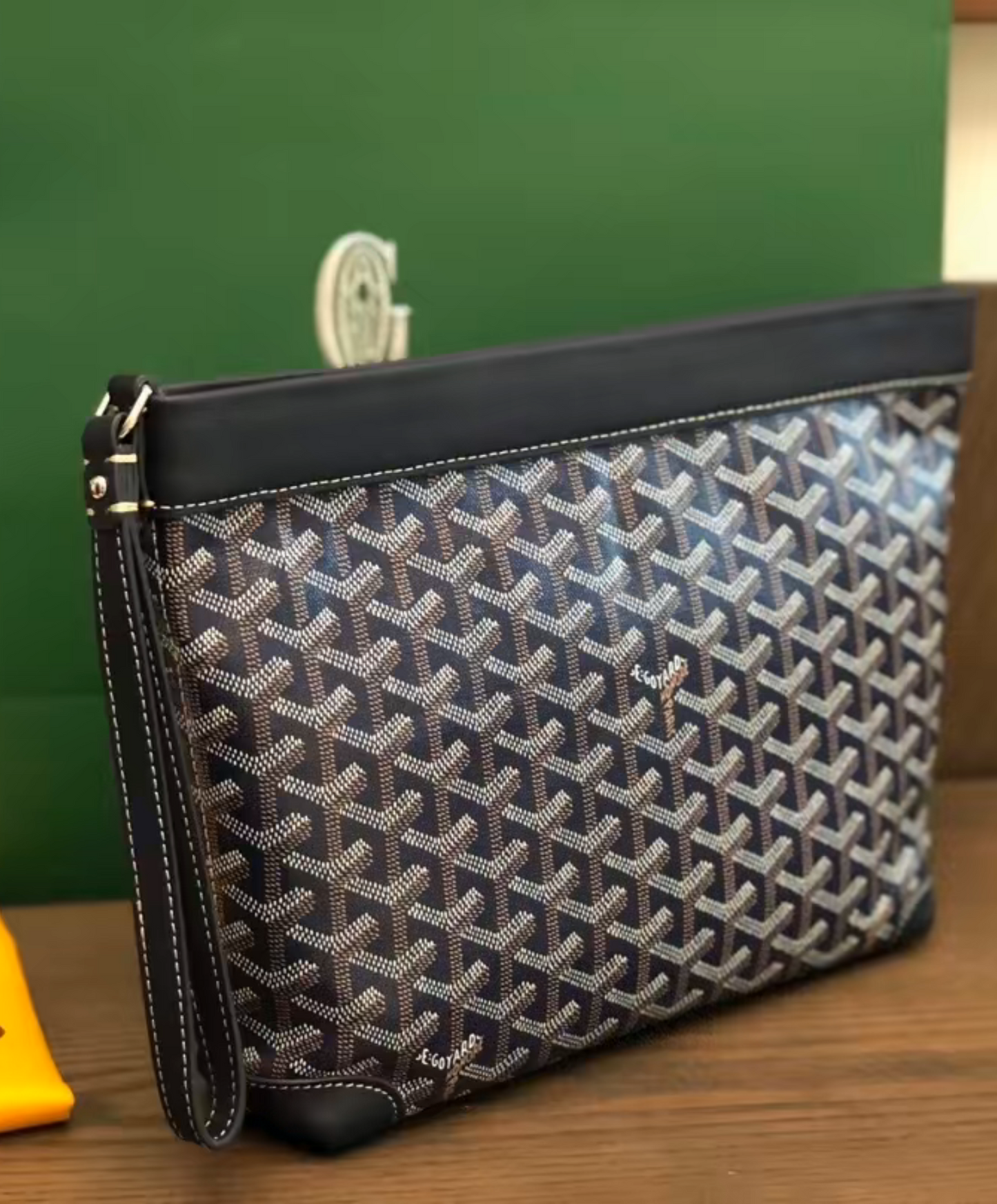 Conti Pouch