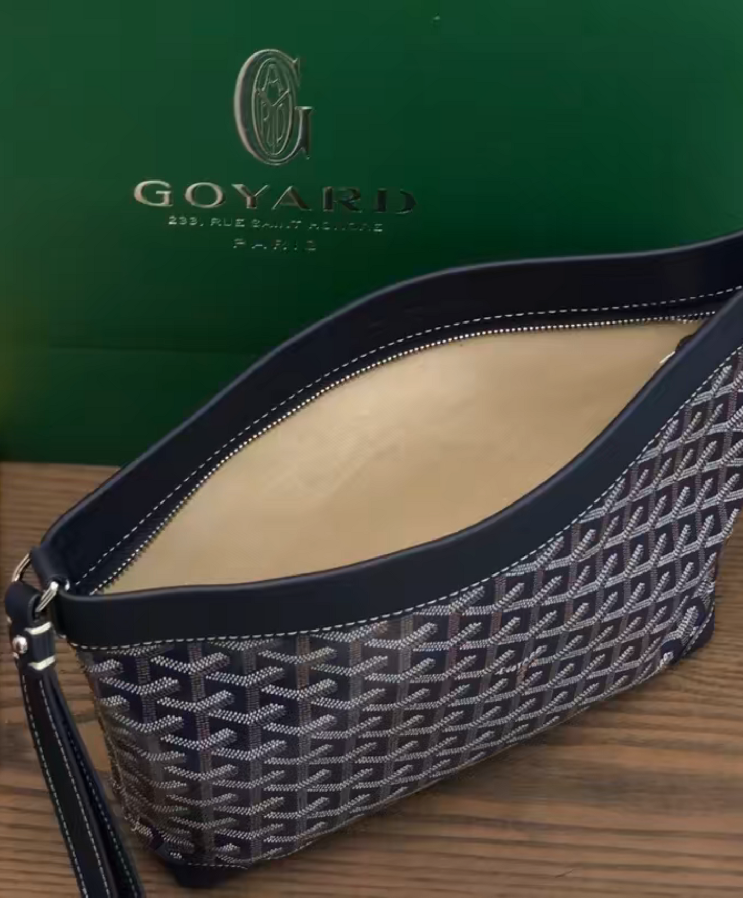 Conti Pouch