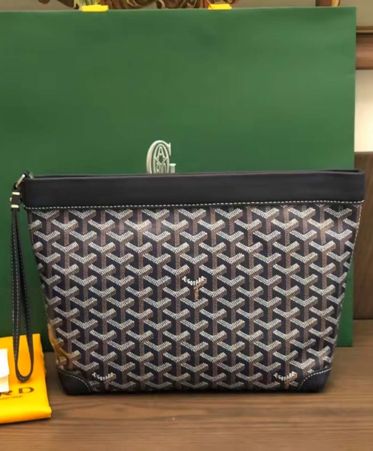 Conti Pouch