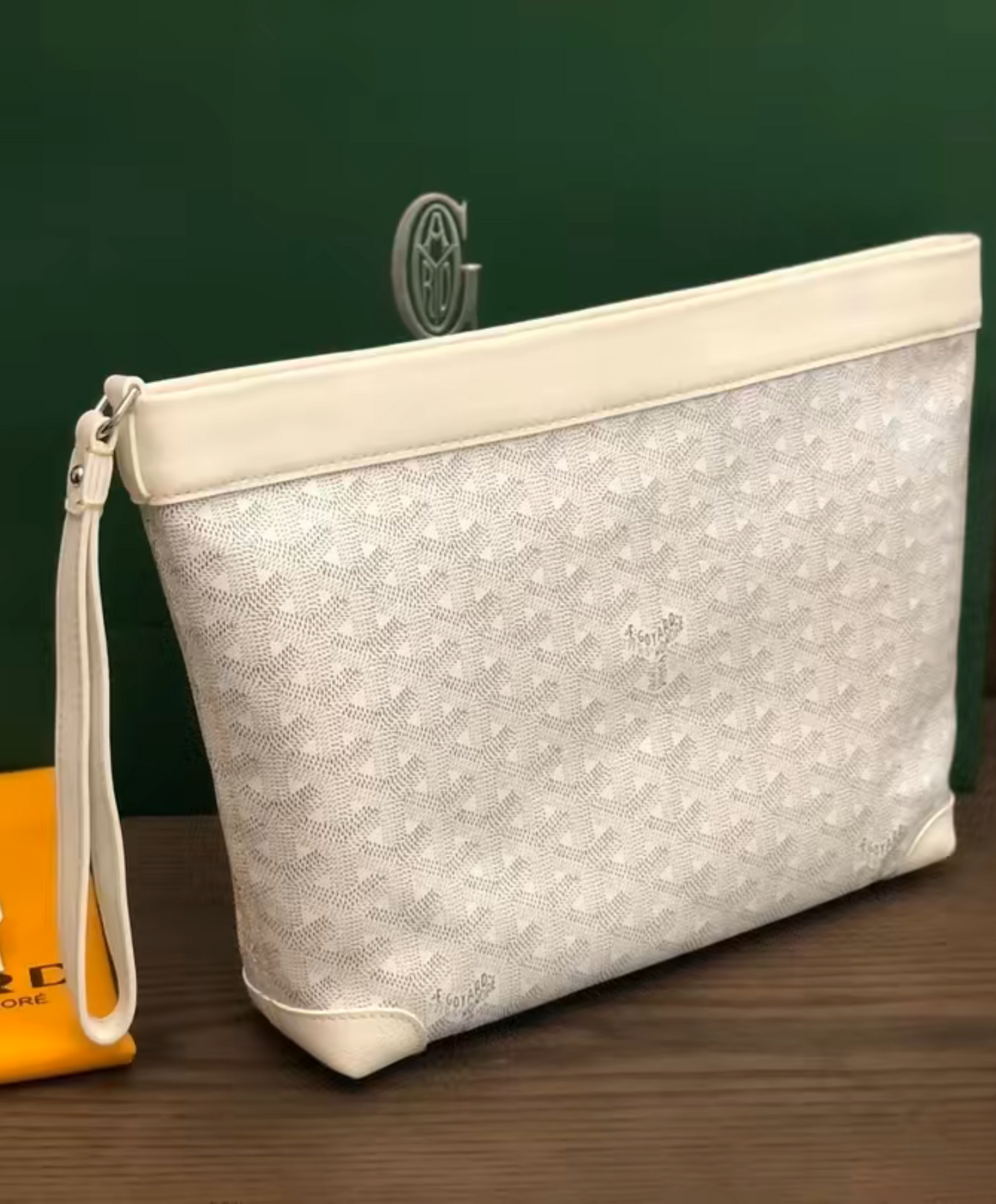 Conti Pouch