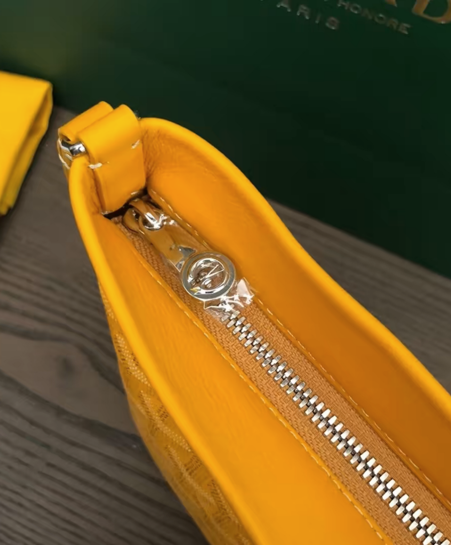 Conti Pouch
