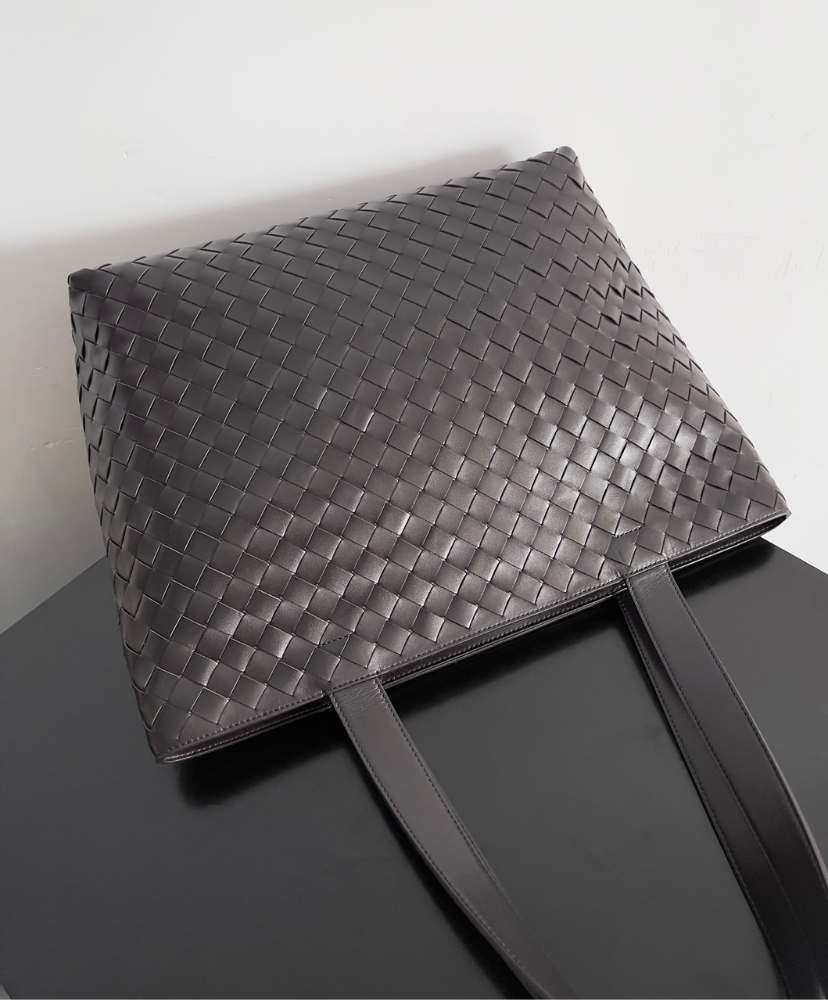 Large Intrecciato Zipped Tote