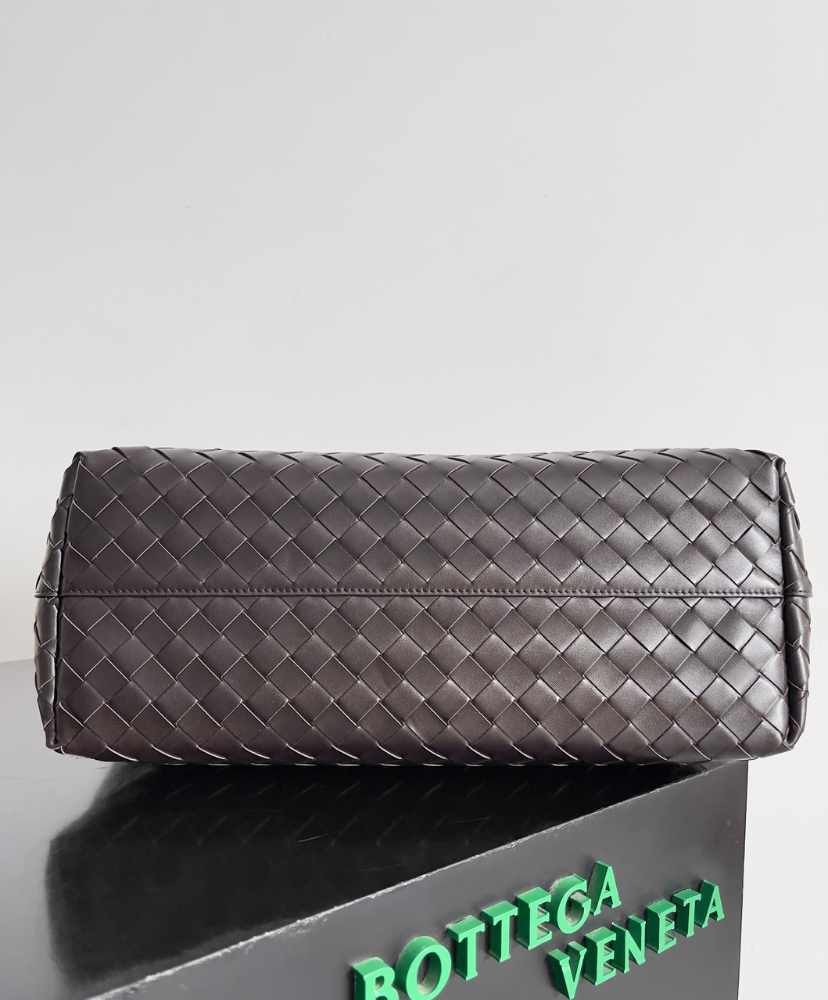 Large Intrecciato Zipped Tote