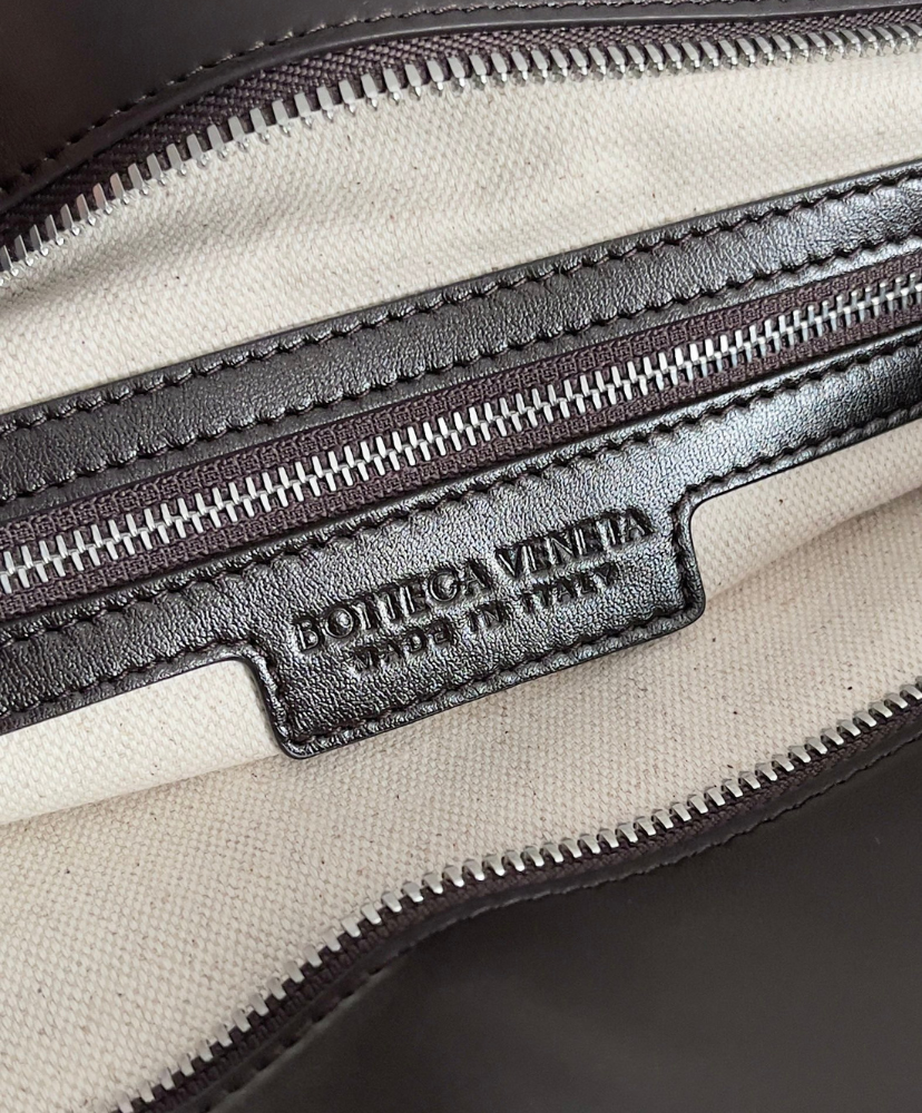 Large Intrecciato Zipped Tote