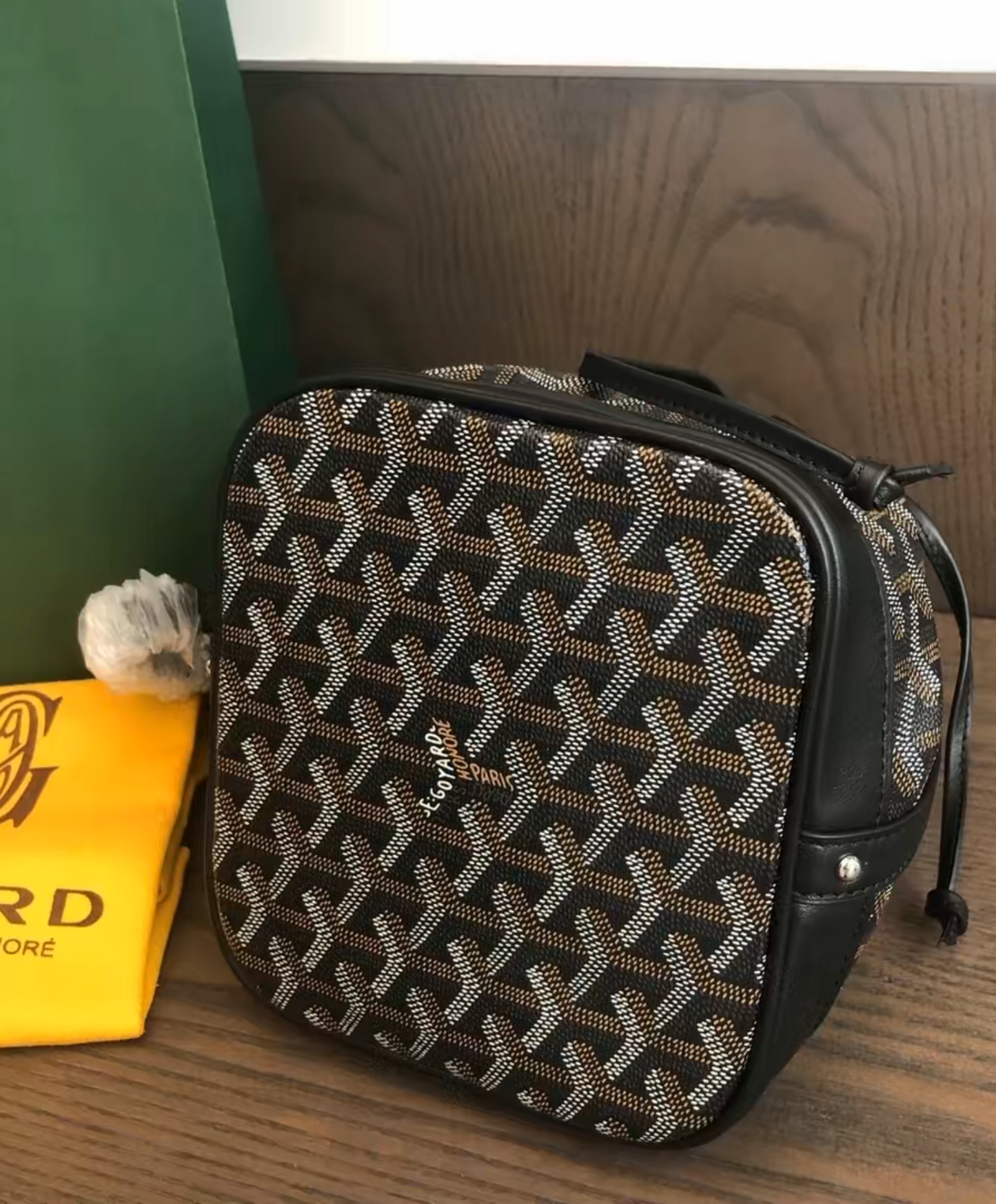 Petit Flot Bucket Bag