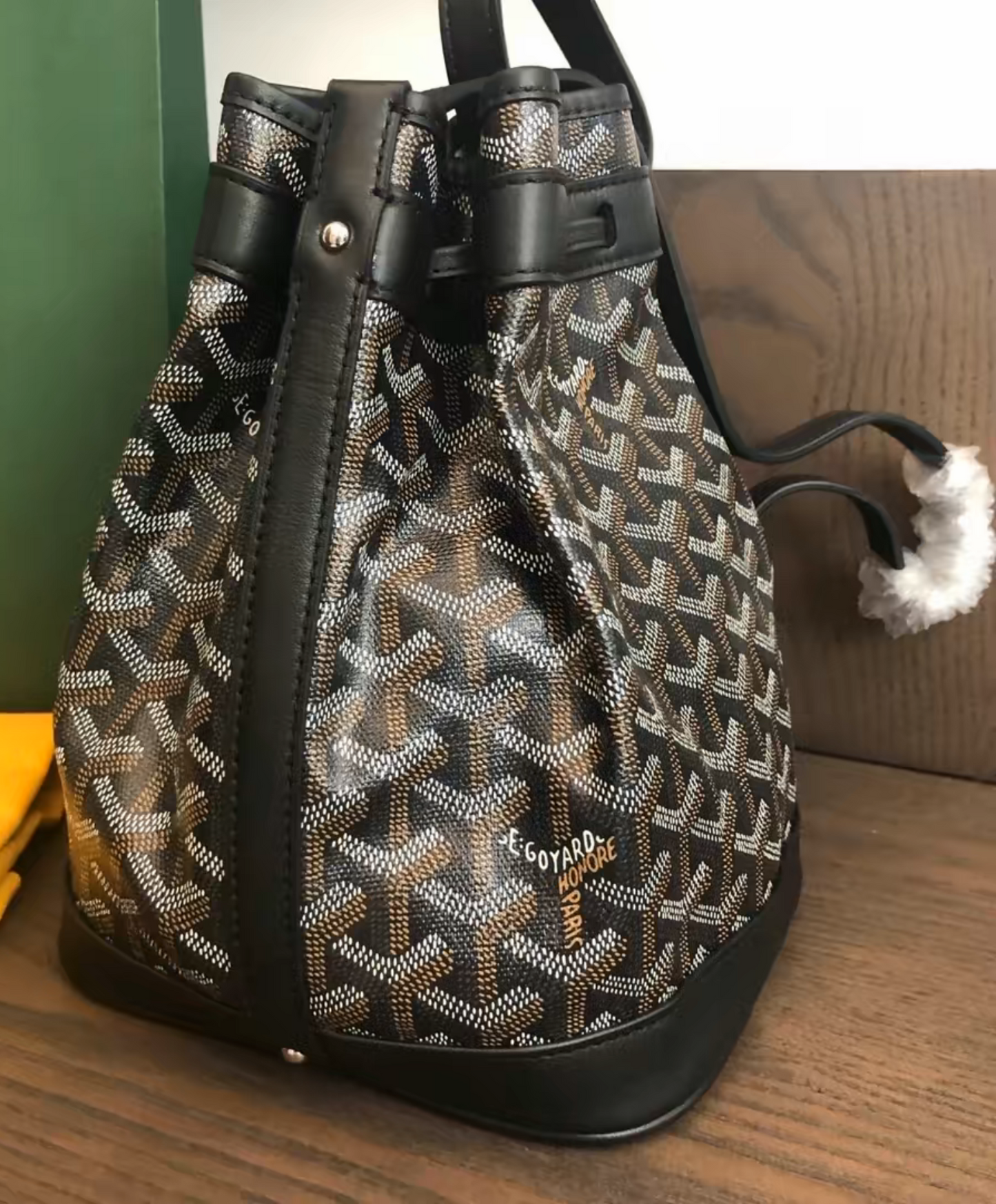 Petit Flot Bucket Bag