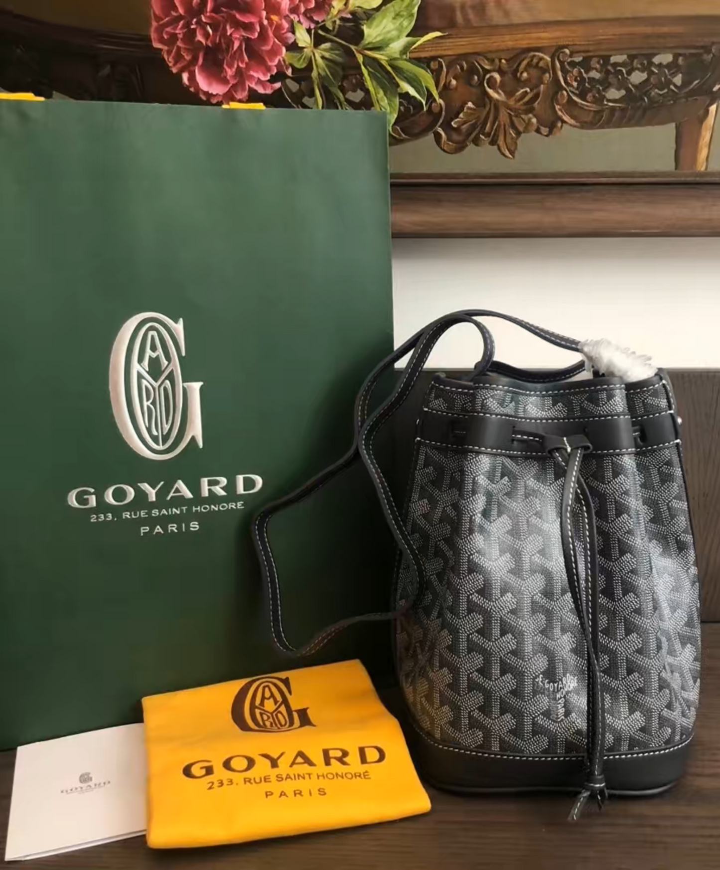 Petit Flot Bucket Bag