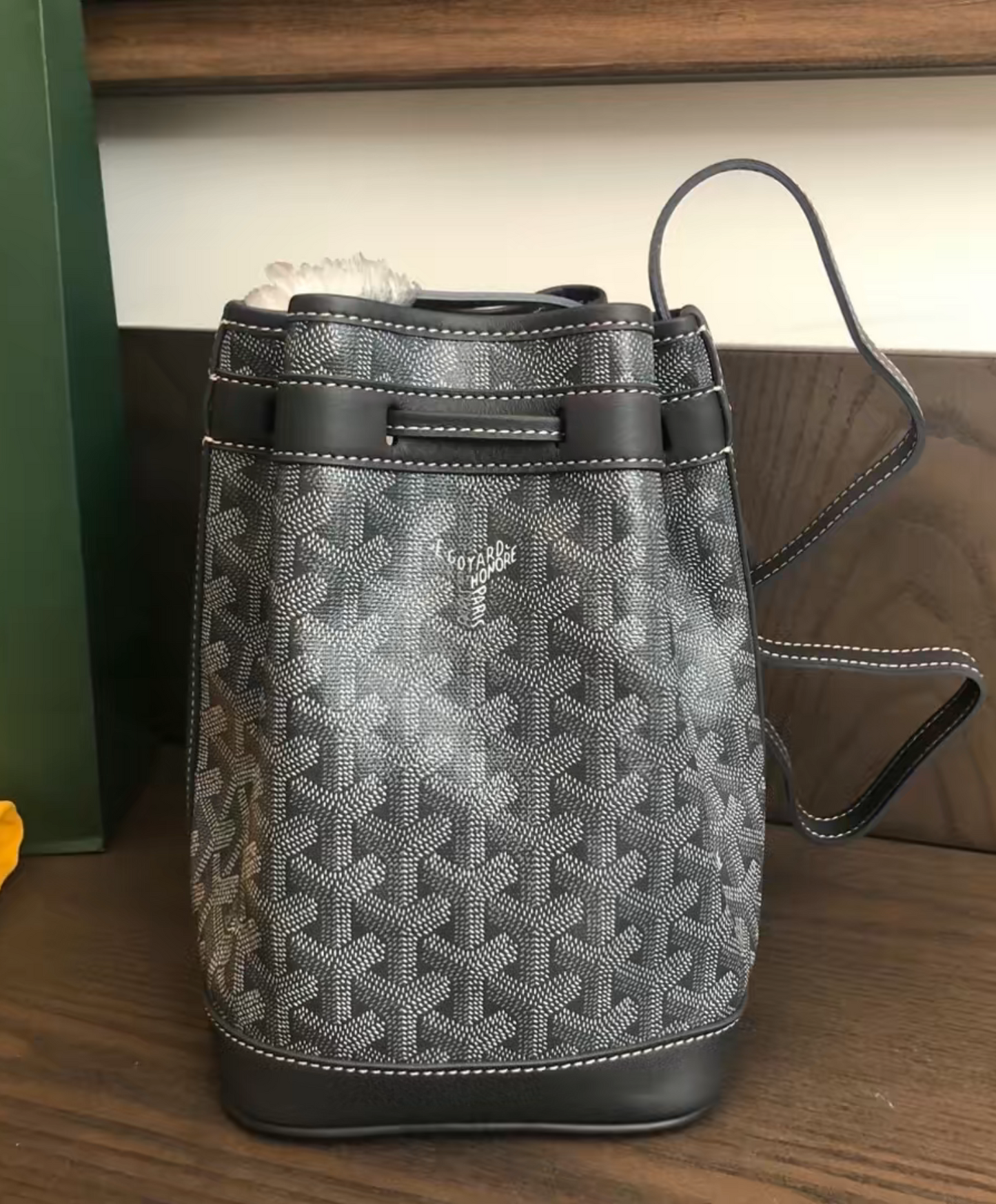 Petit Flot Bucket Bag
