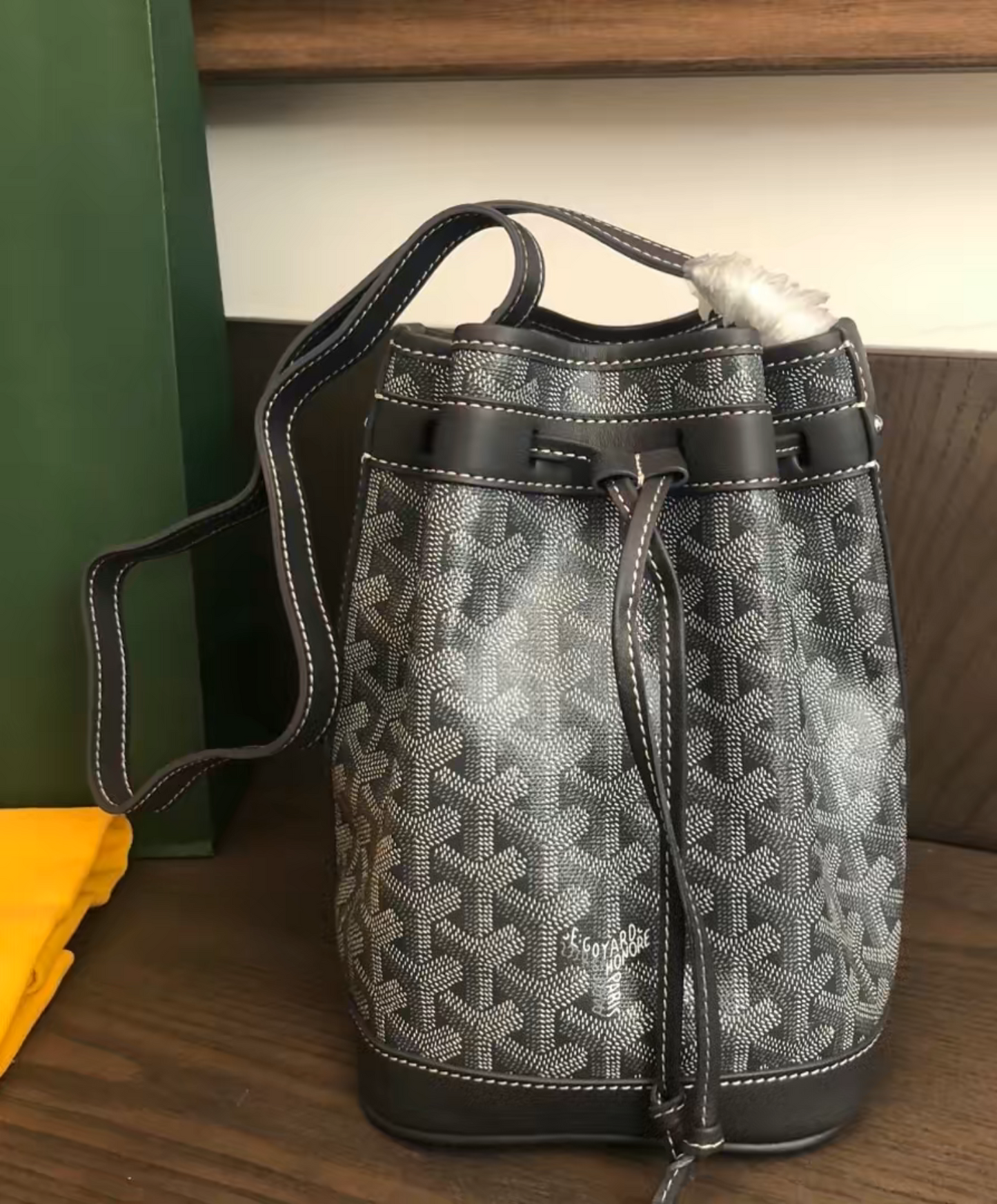 Petit Flot Bucket Bag