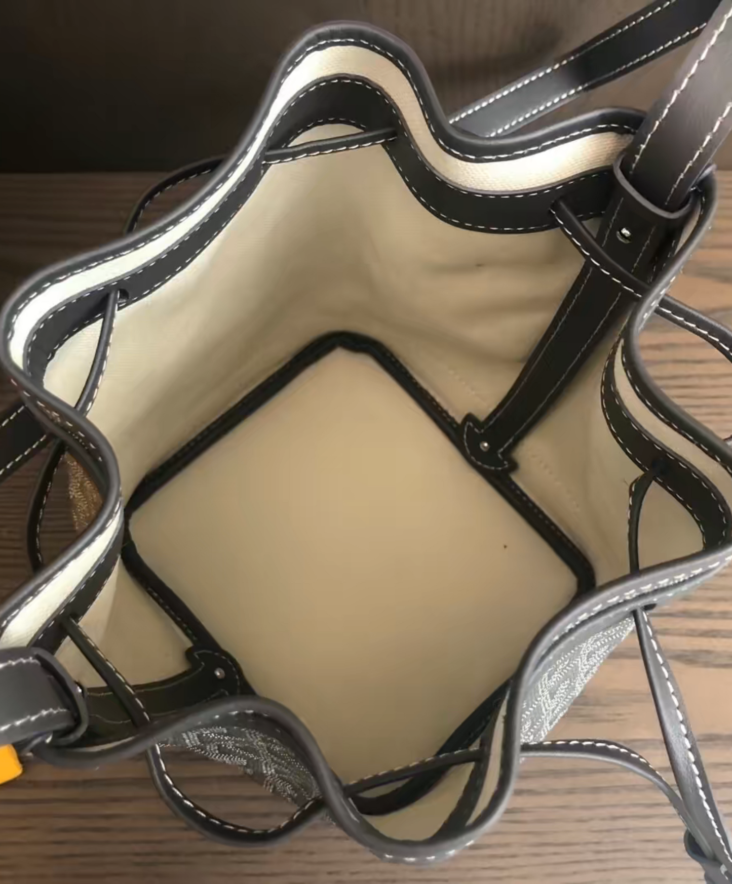 Petit Flot Bucket Bag