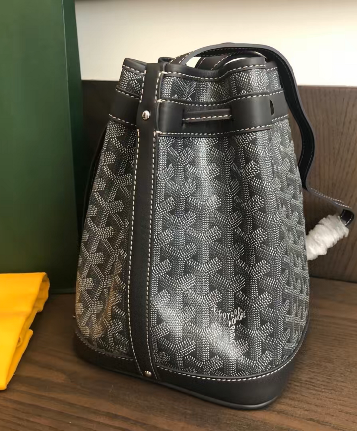 Petit Flot Bucket Bag