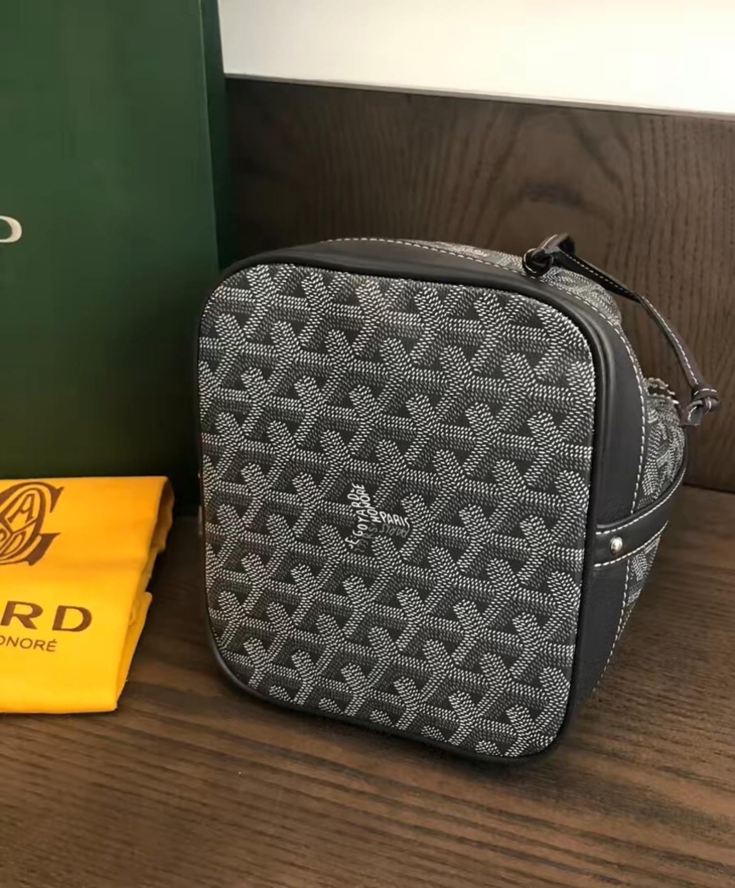 Petit Flot Bucket Bag