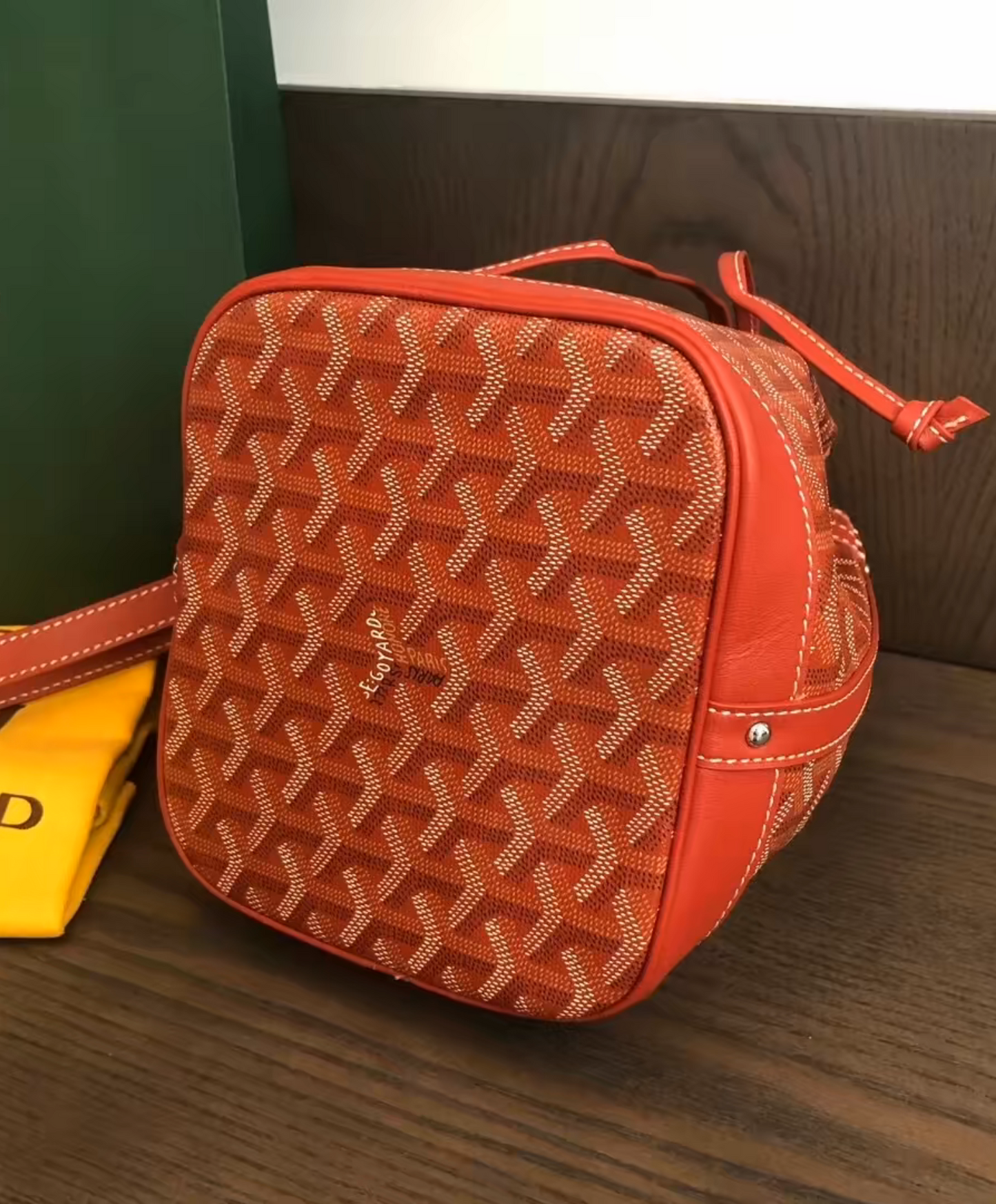 Petit Flot Bucket Bag