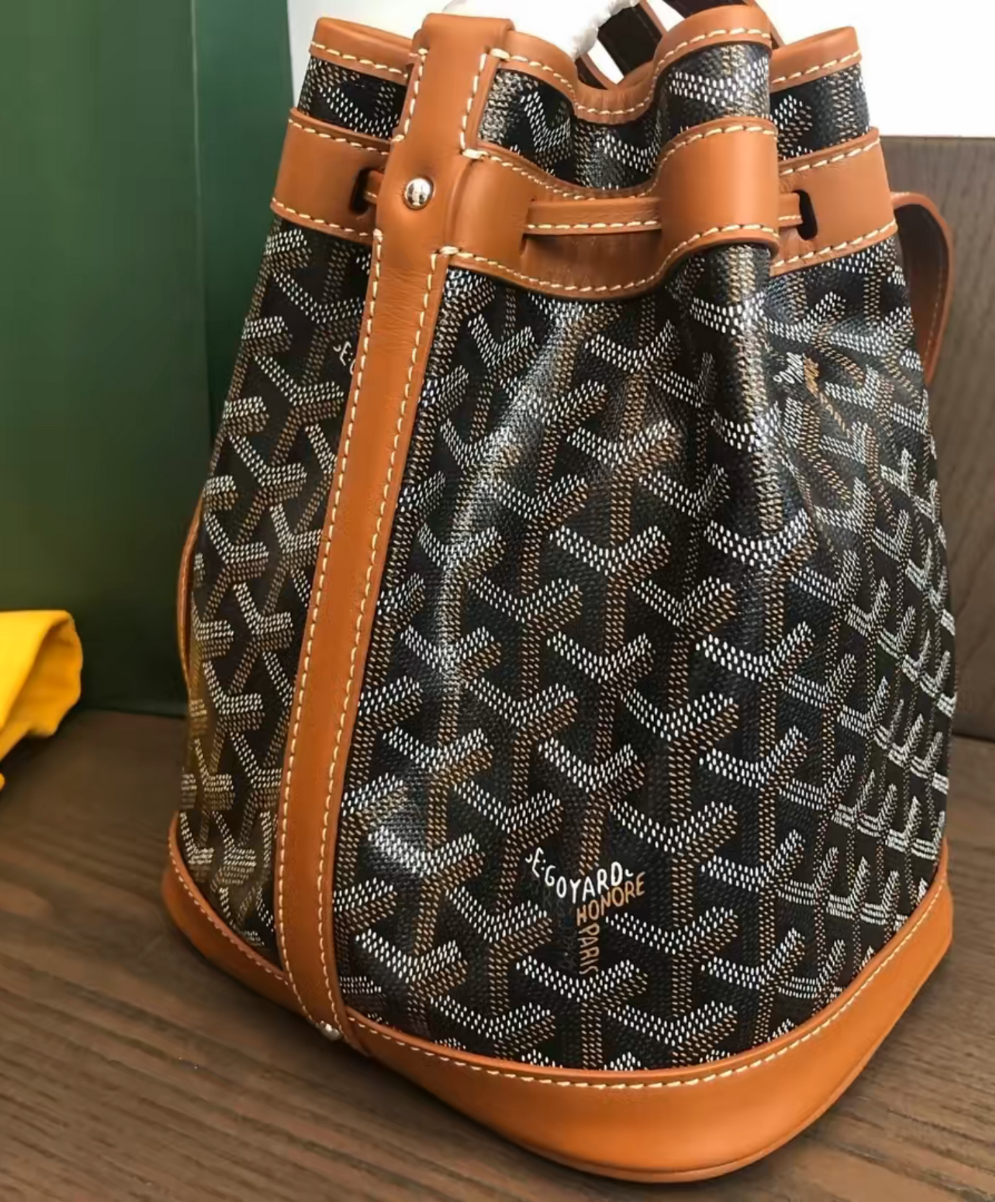 Petit Flot Bucket Bag
