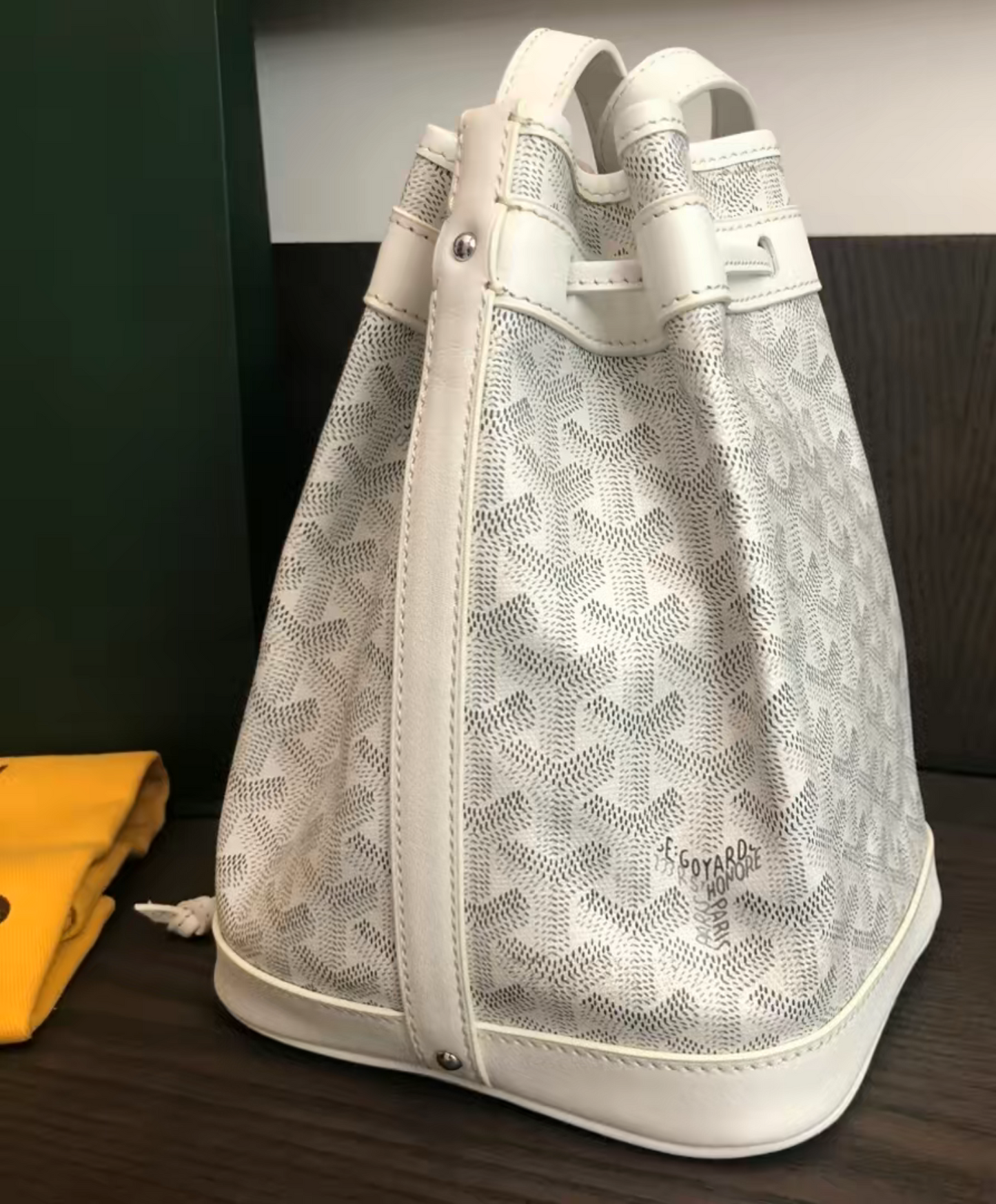 Petit Flot Bucket Bag