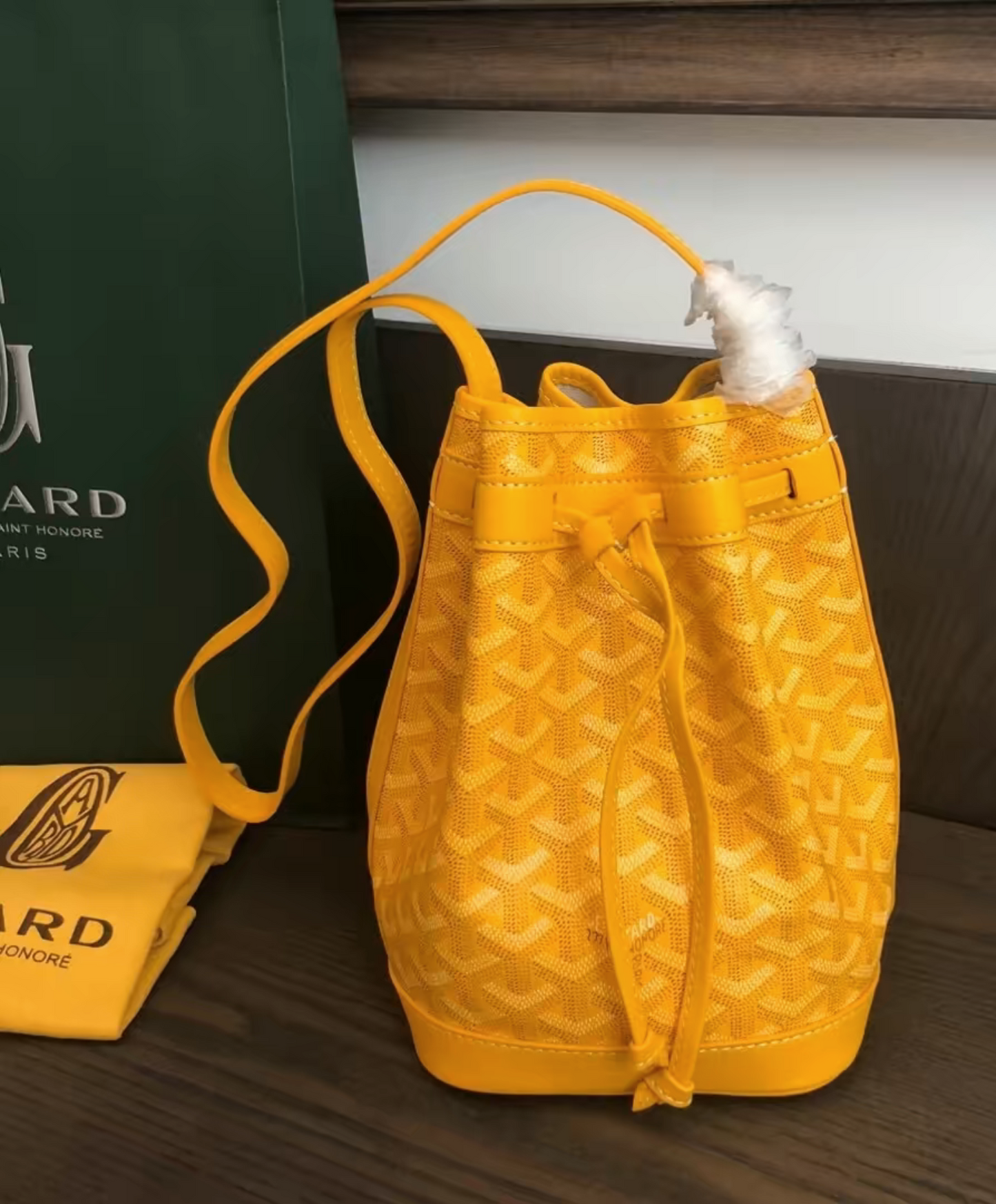 Petit Flot Bucket Bag