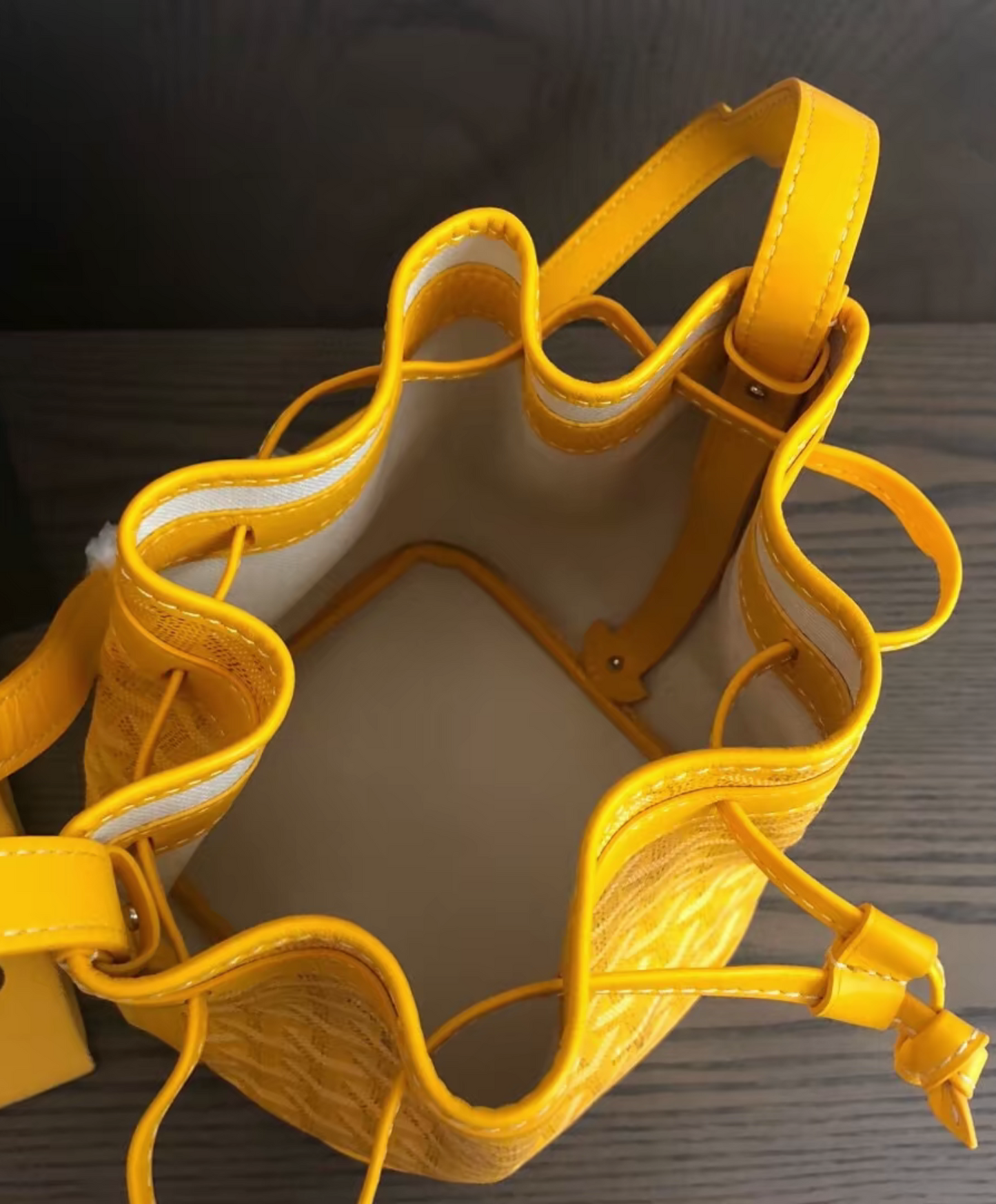 Petit Flot Bucket Bag
