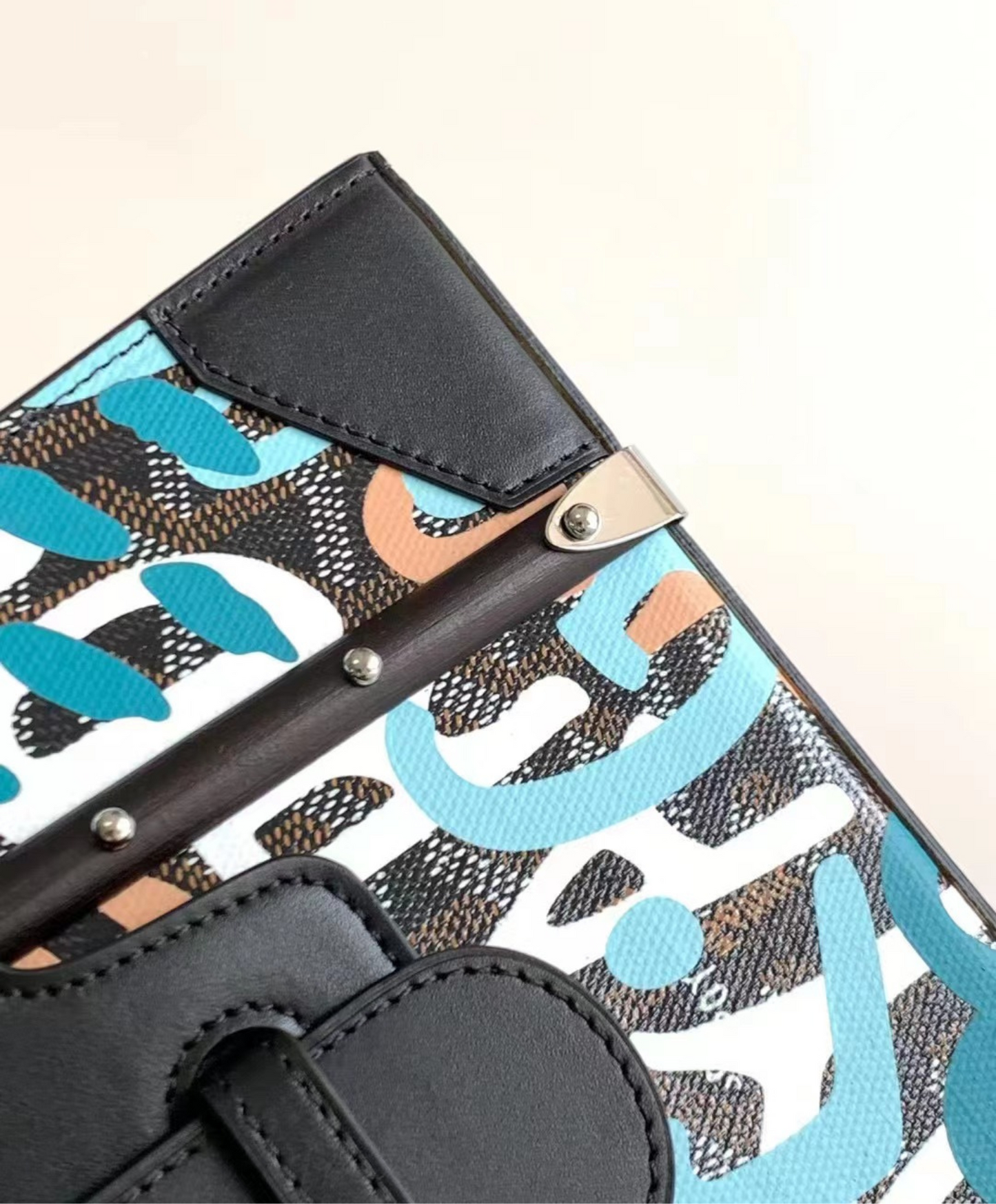 Saigon Structure Mini Bag Lettres Camouflage