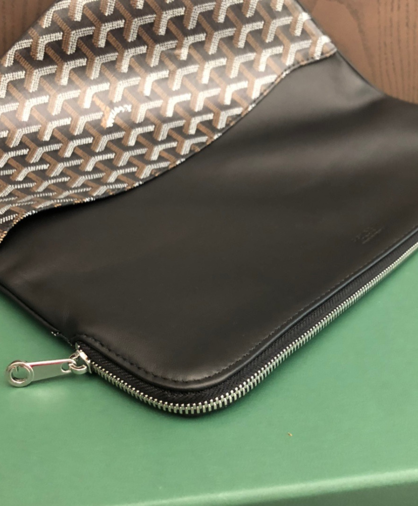 Sainte-Marie MM Clutch