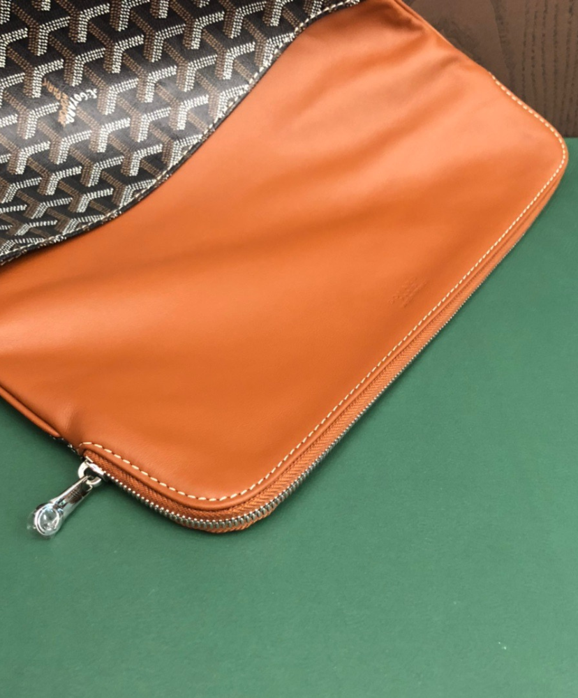 Sainte-Marie MM Clutch