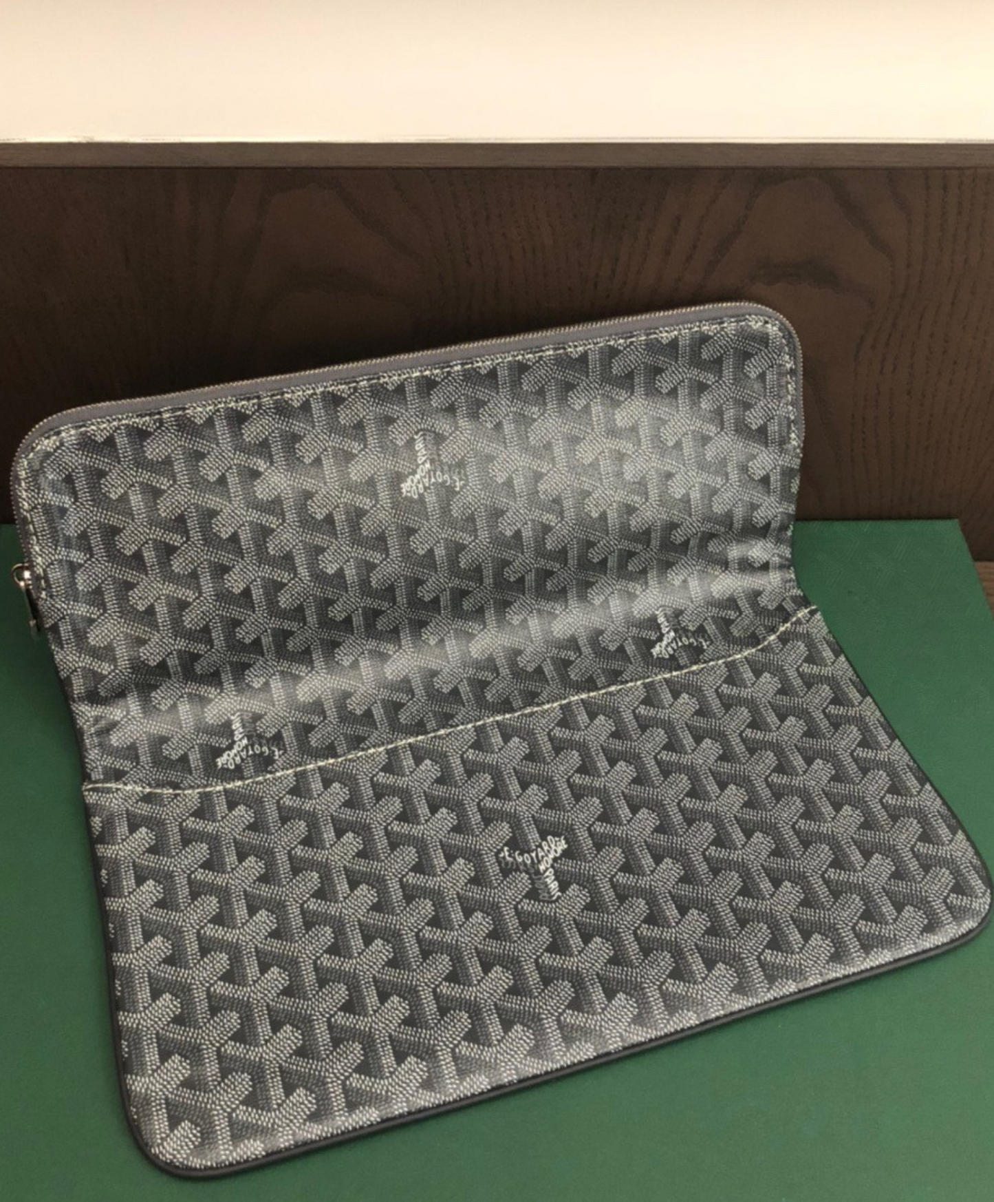 Sainte-Marie MM Clutch