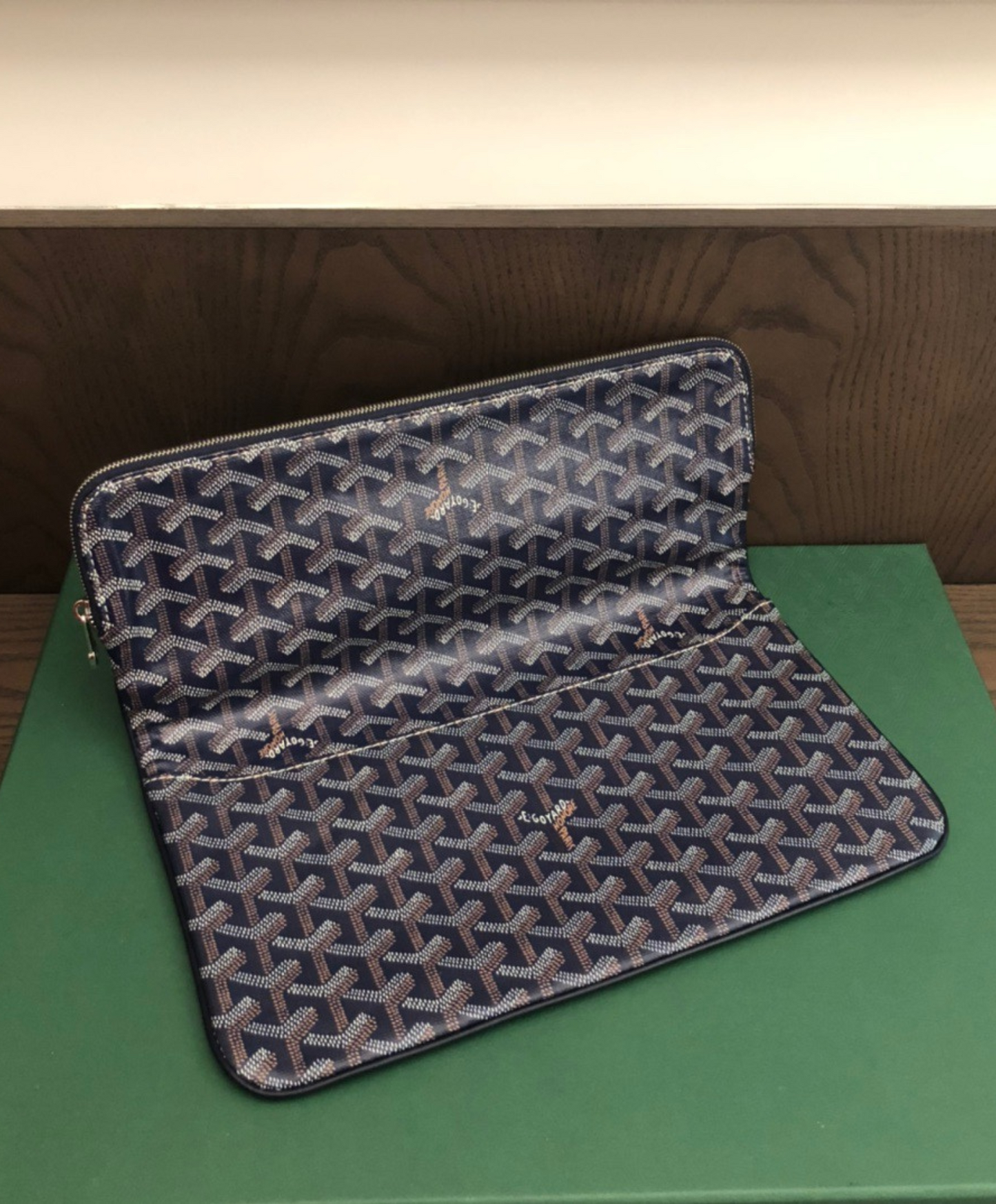 Sainte-Marie MM Clutch