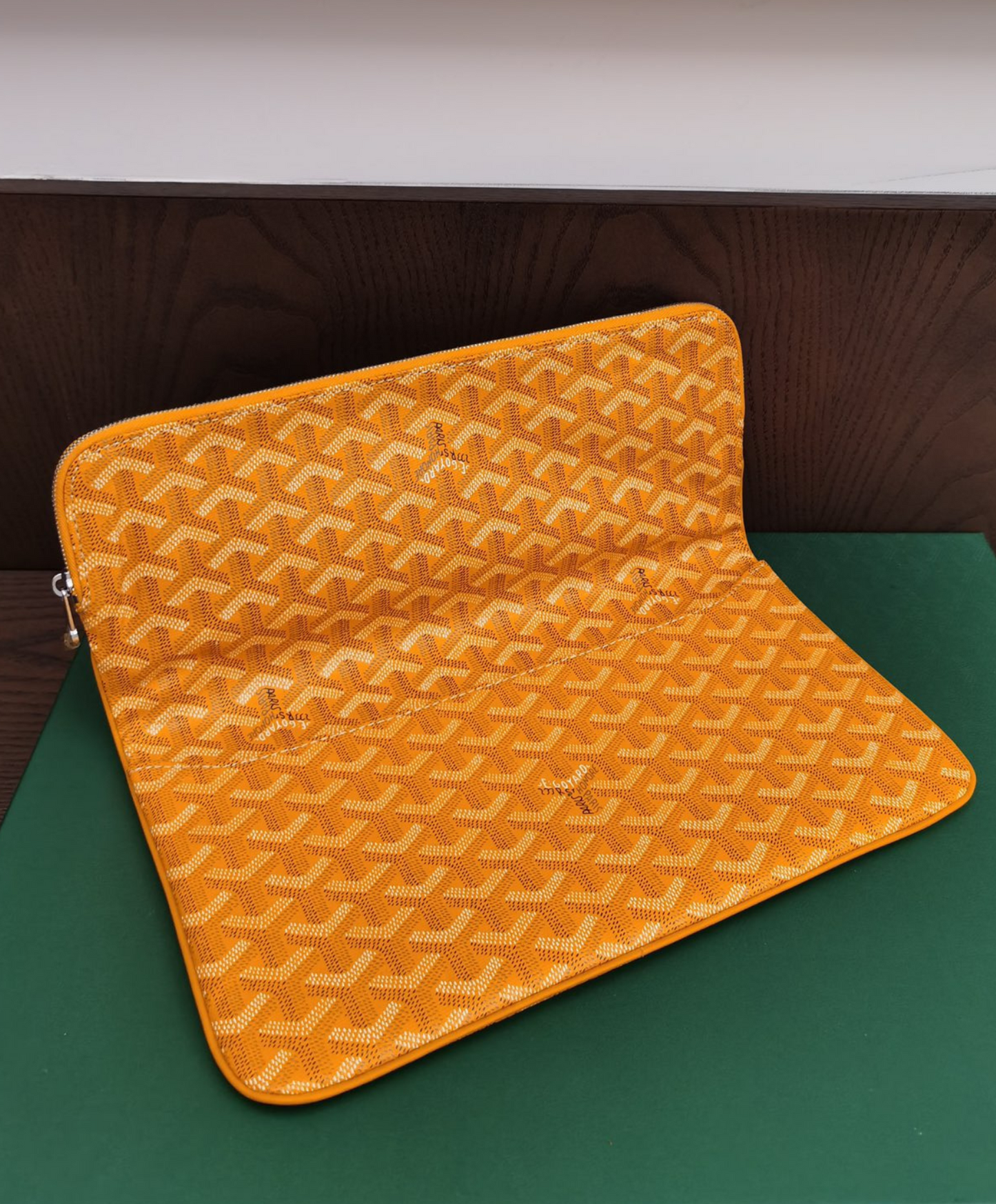 Sainte-Marie MM Clutch