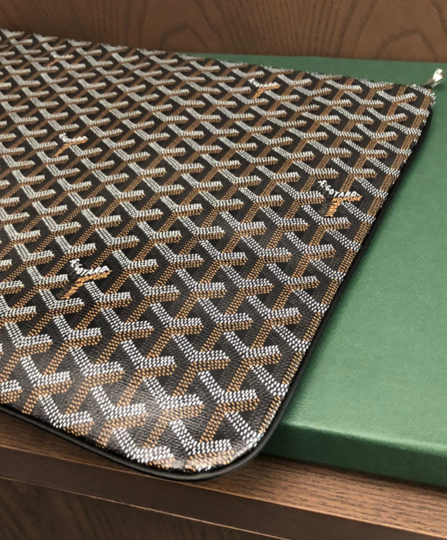 Senat GM Pouch