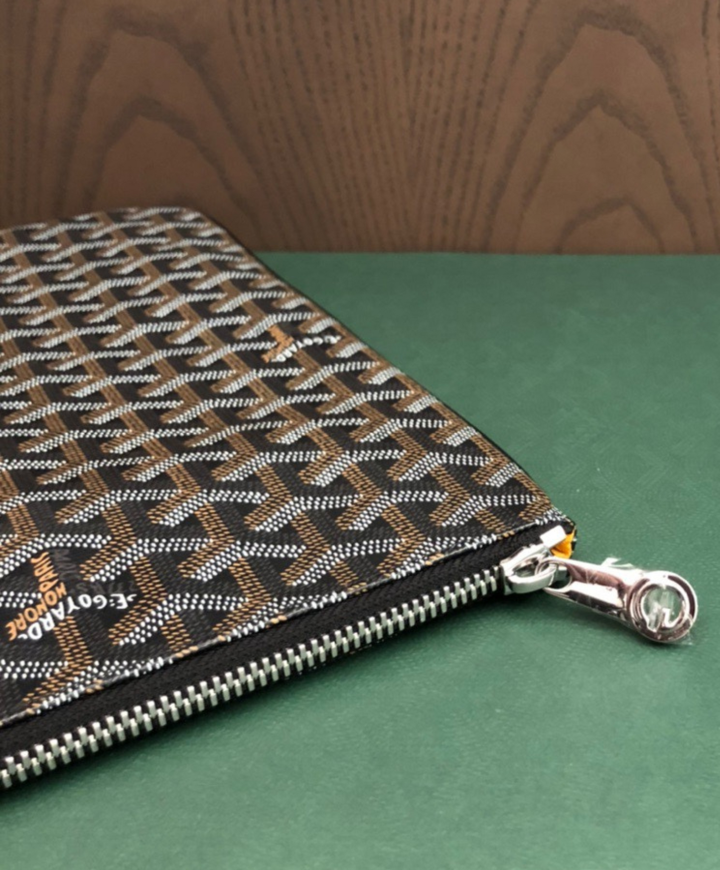 Senat GM Pouch